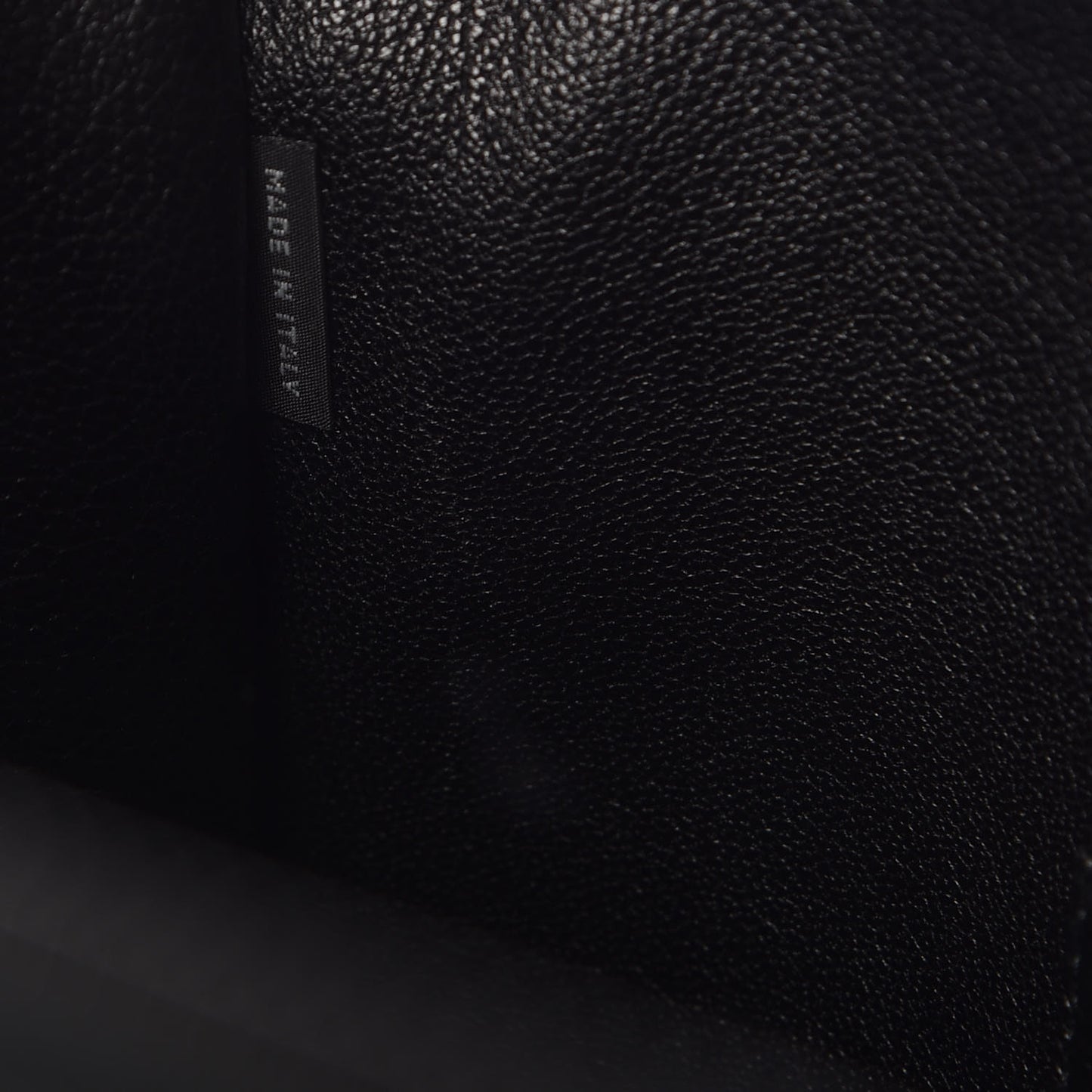 Vitello Daino Flat Zip Pouch Black