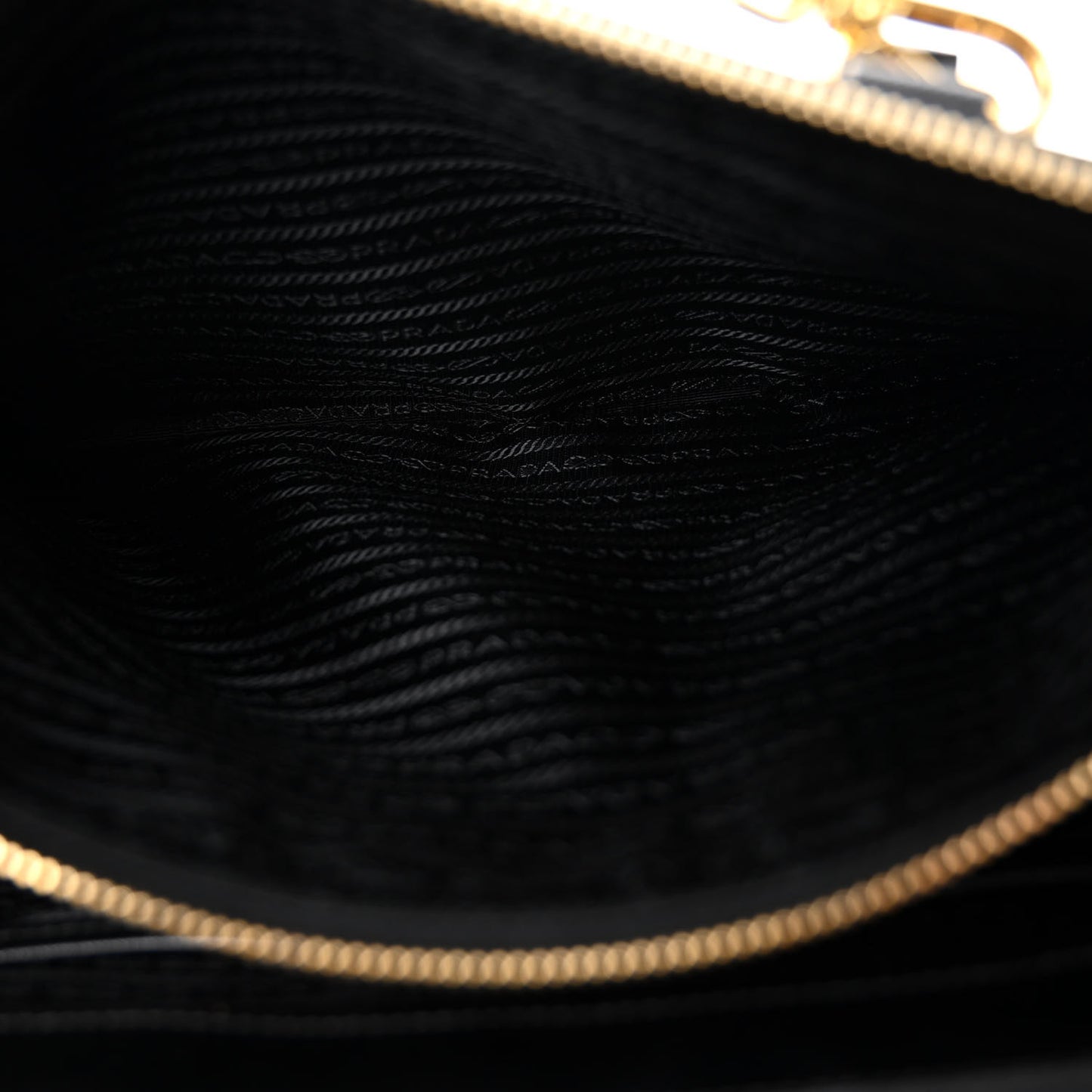 Saffiano Medium Galleria Double Zip Tote Black