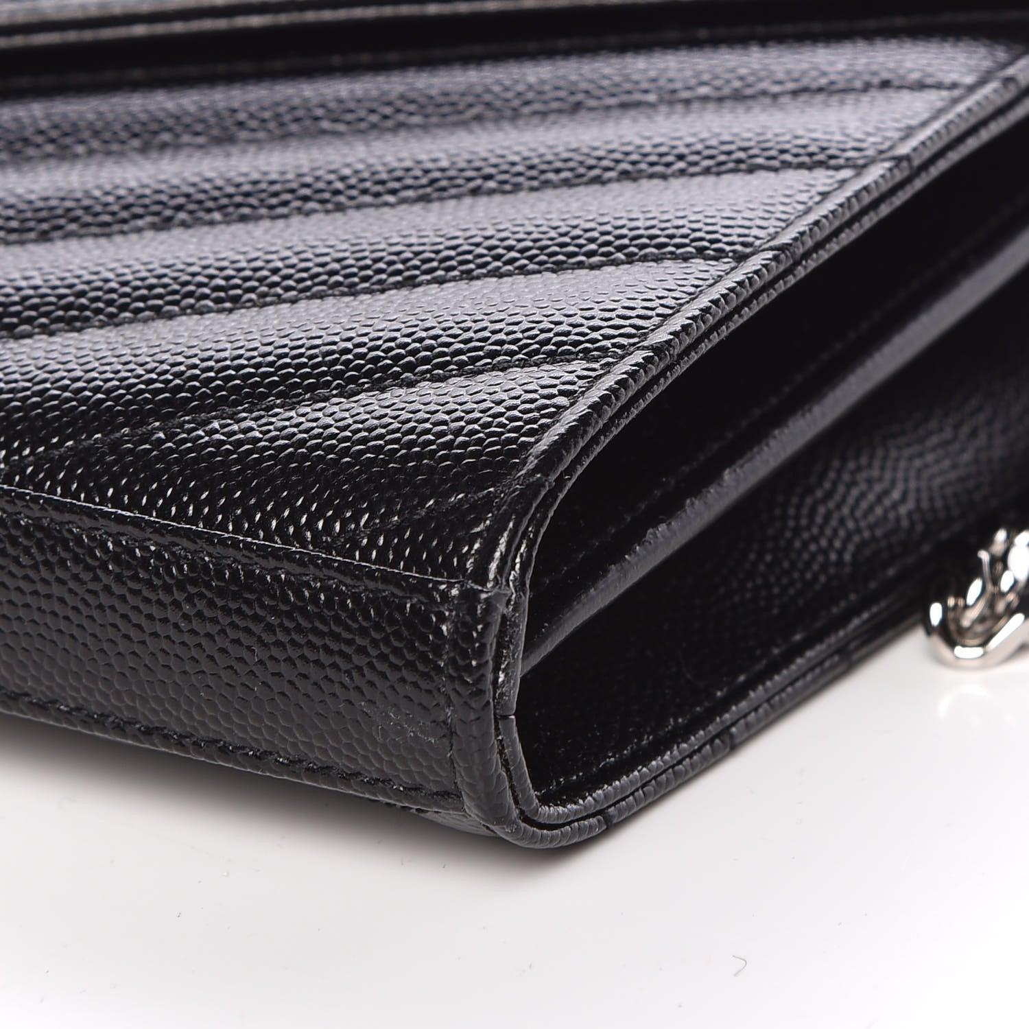 Saint Laurent Grain De Poudre Matelasse Chevron Medium Monogram Chain Wallet Black 8 of 9