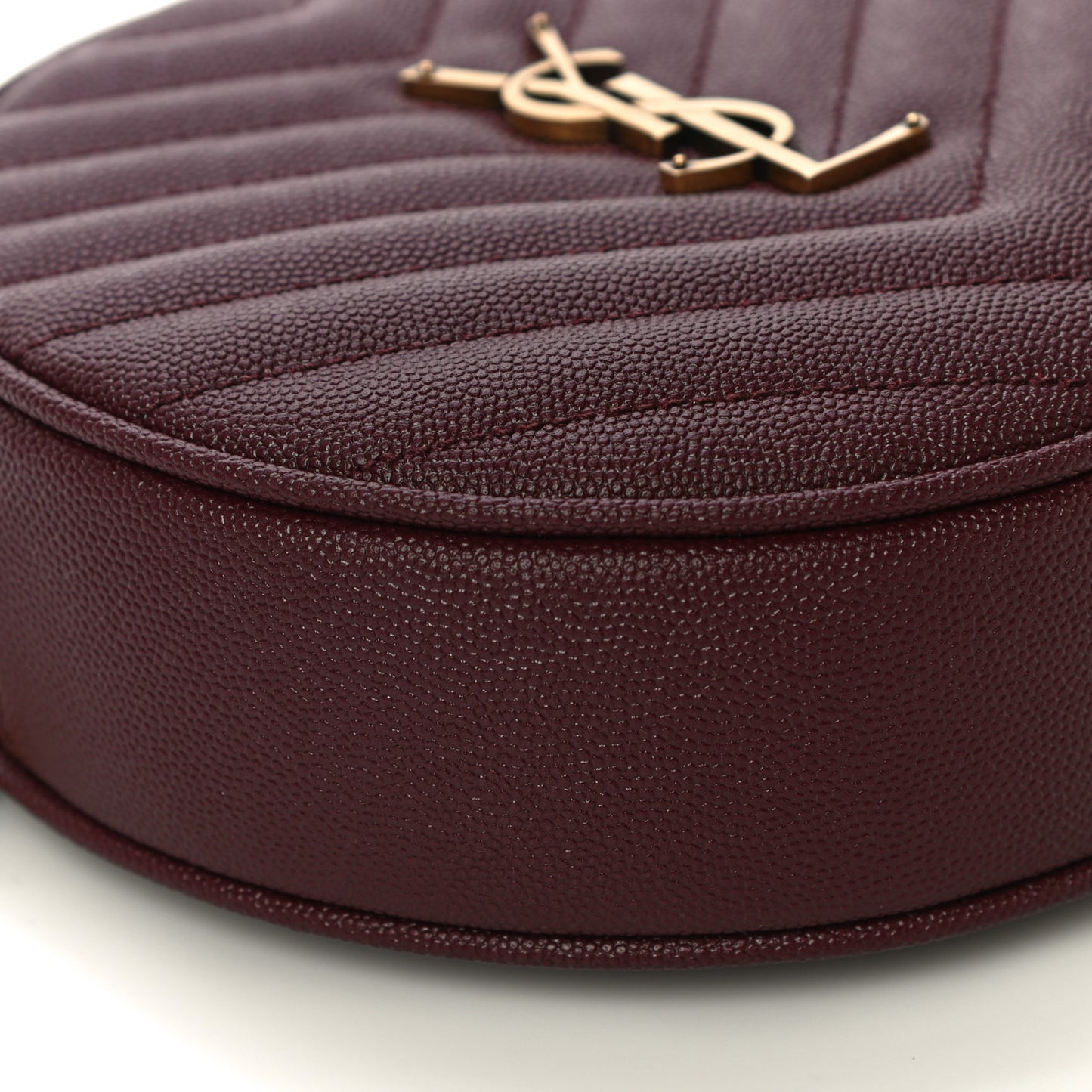 Grain De Poudre Matelasse Chevron Quilted Round Vinyle Camera Bag Rouge Legion