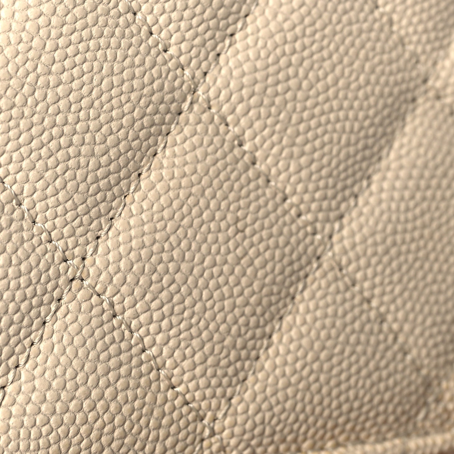 Caviar Quilted Square Wallet On Chain WOC White