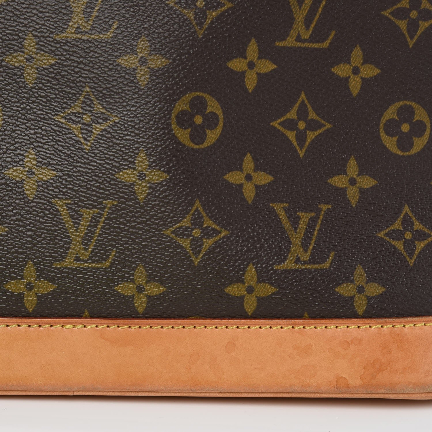 Louis Vuitton Monogram Alma PM 9 of 16