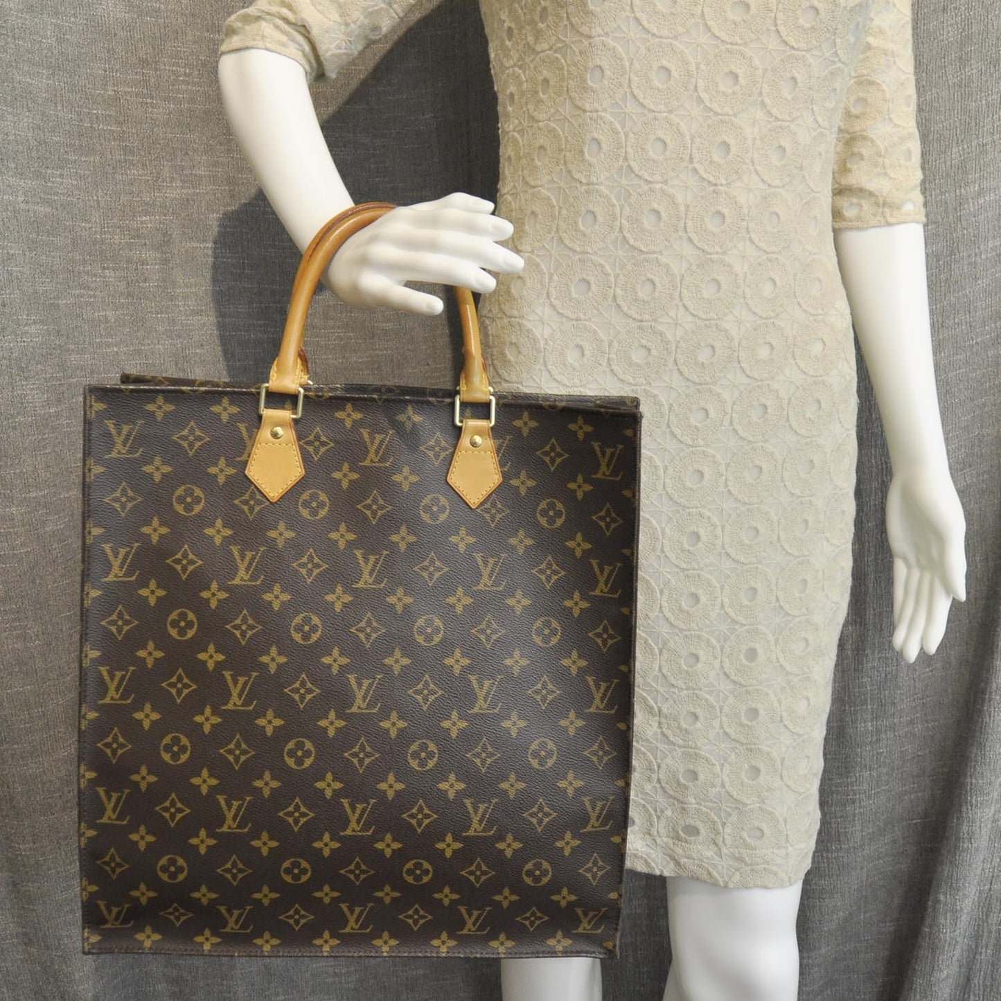 Monogram Sac Plat