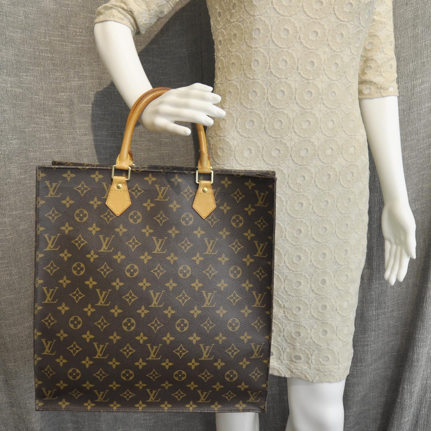 Louis Vuitton Monogram Sac Plat 5 of 8