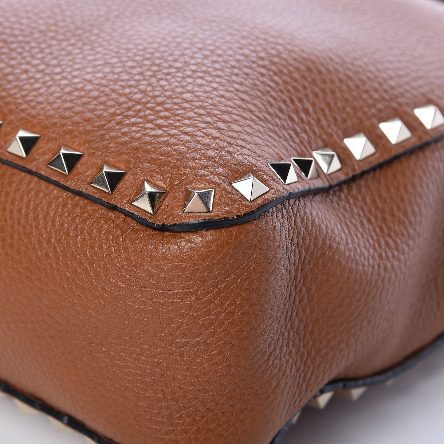 Pebbled Calfskin Small Rockstud Flip-Lock Messenger Bag Light Cuir