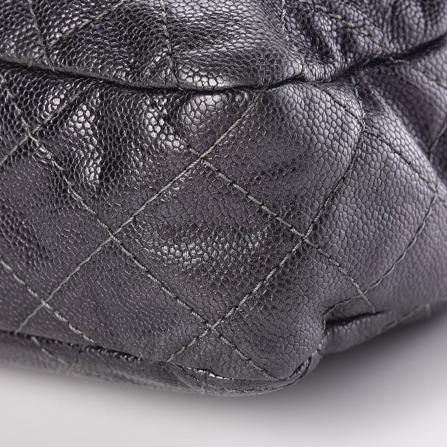 Iridescent Caviar Quilted Large Chic Flap Grey