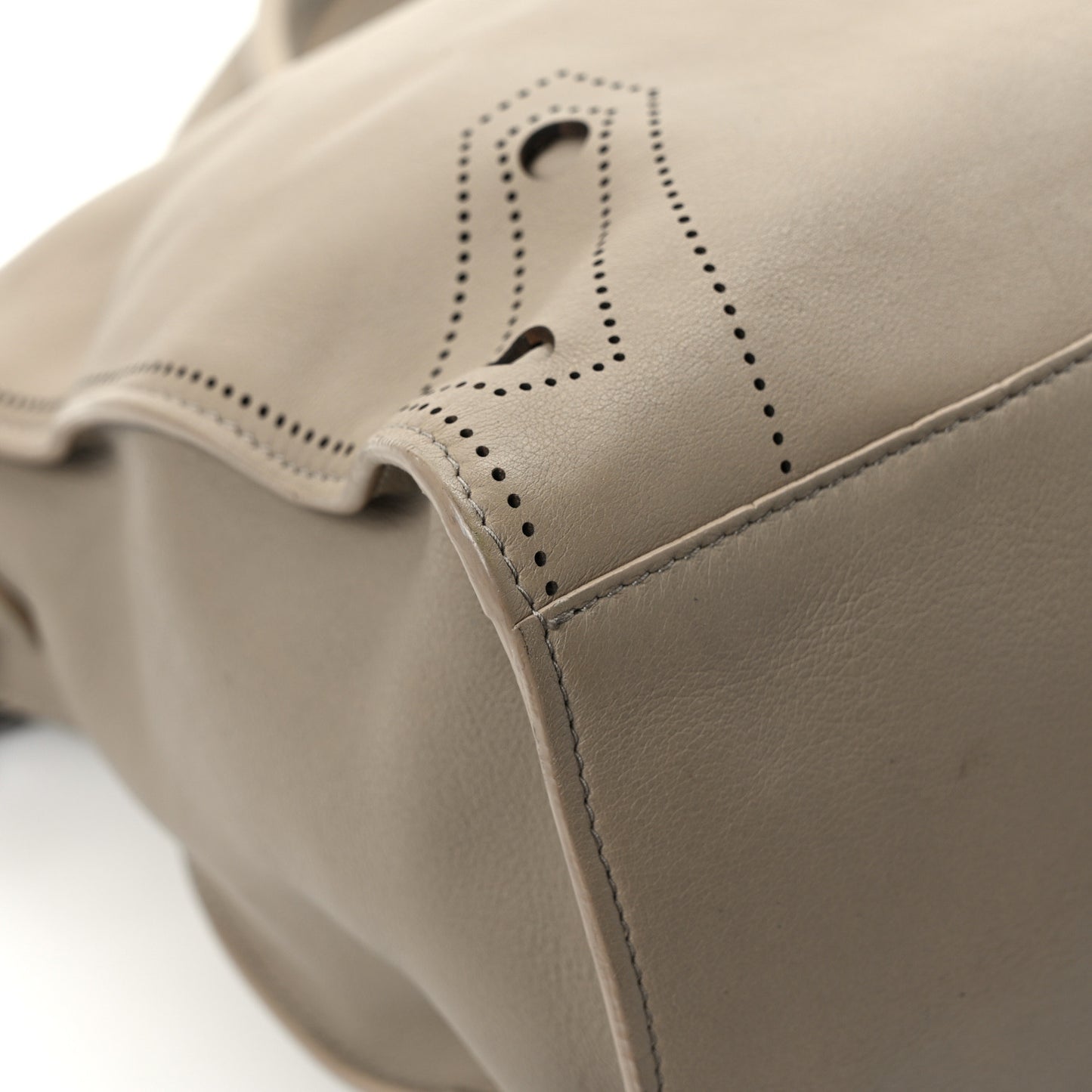 Veau Soyeux Perforated Blackout Hardware City Gris Cendre