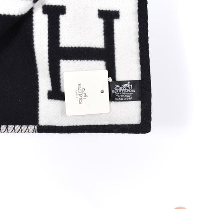 Hermes Wool Cashmere Avalon III Blanket Ecru Black 3 of 4