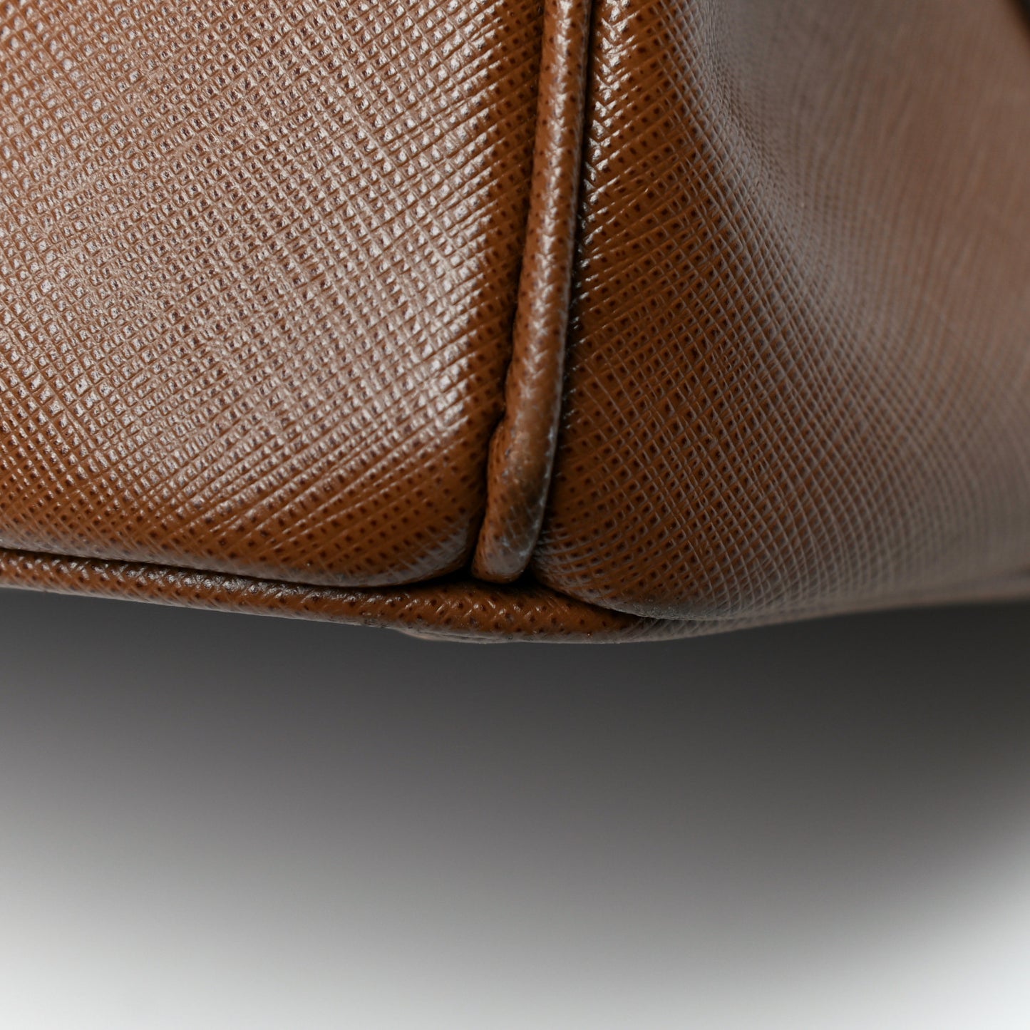 Saffiano Medium Galleria Double Zip Tote Cannella