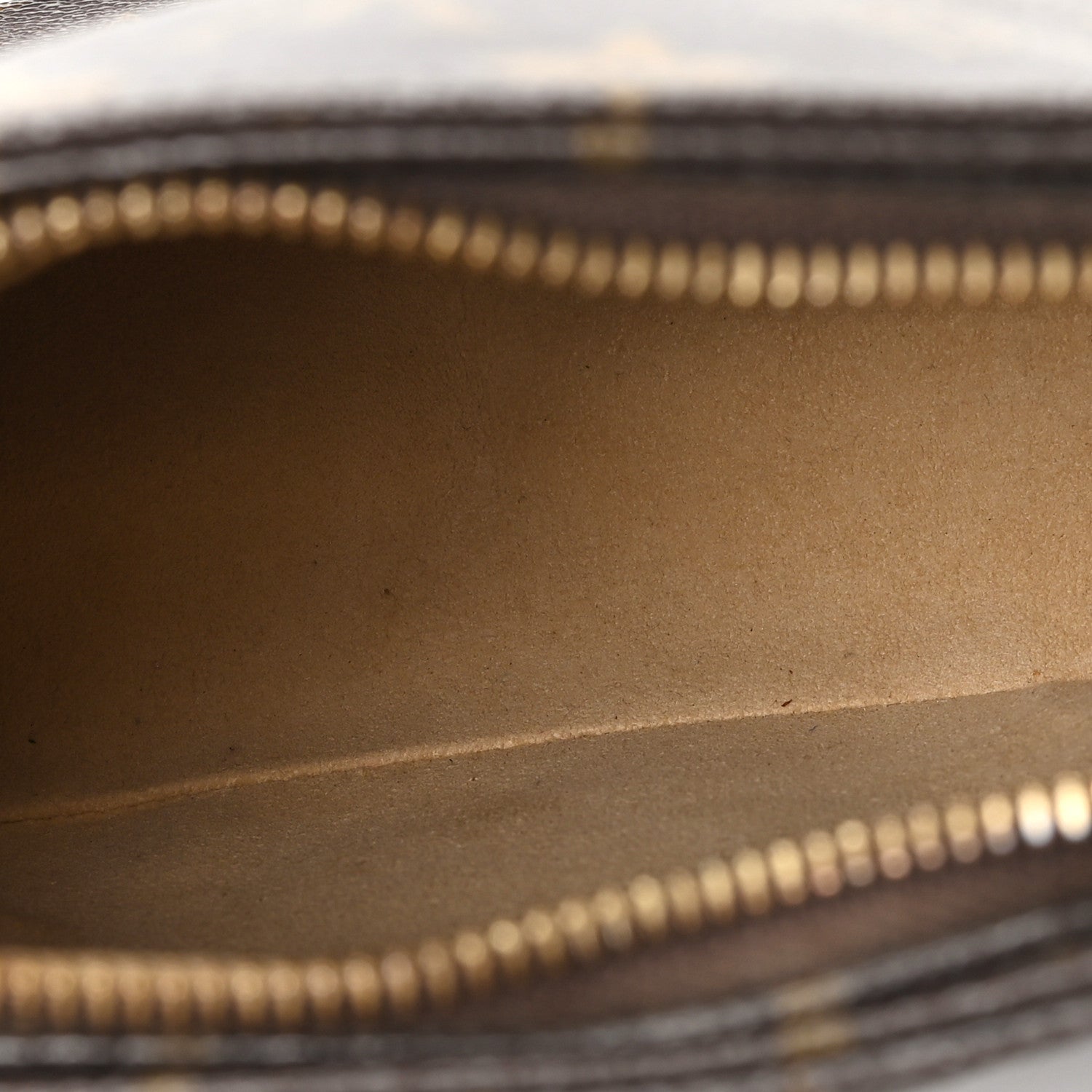 Louis Vuitton Monogram Looping MM 5 of 9