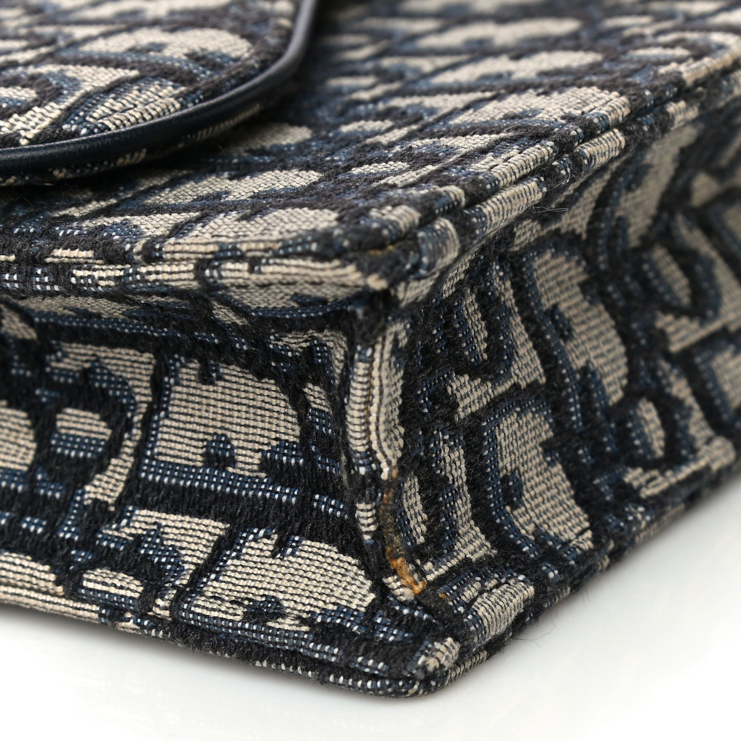 Oblique Saddle Chain Pouch Blue
