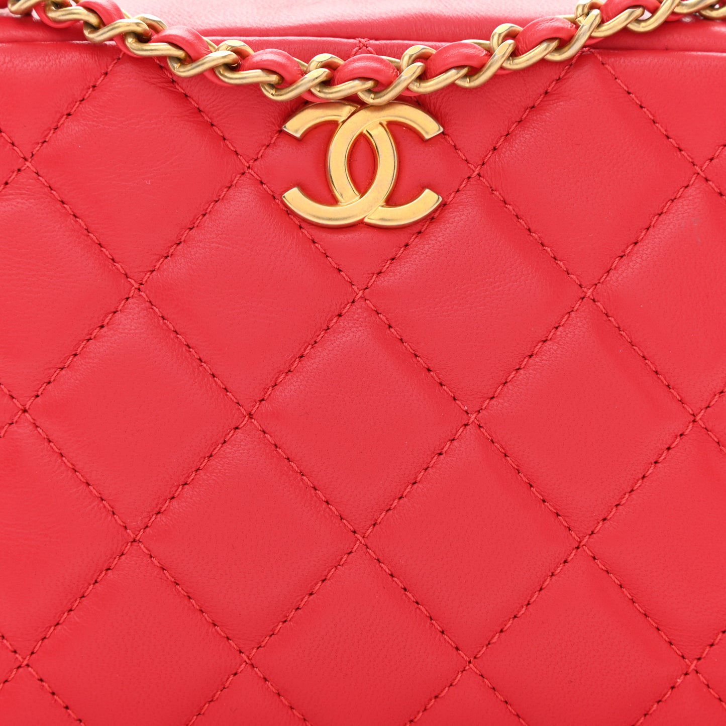 Lambskin Quilted CC Pearl Crush Camera Case Red
