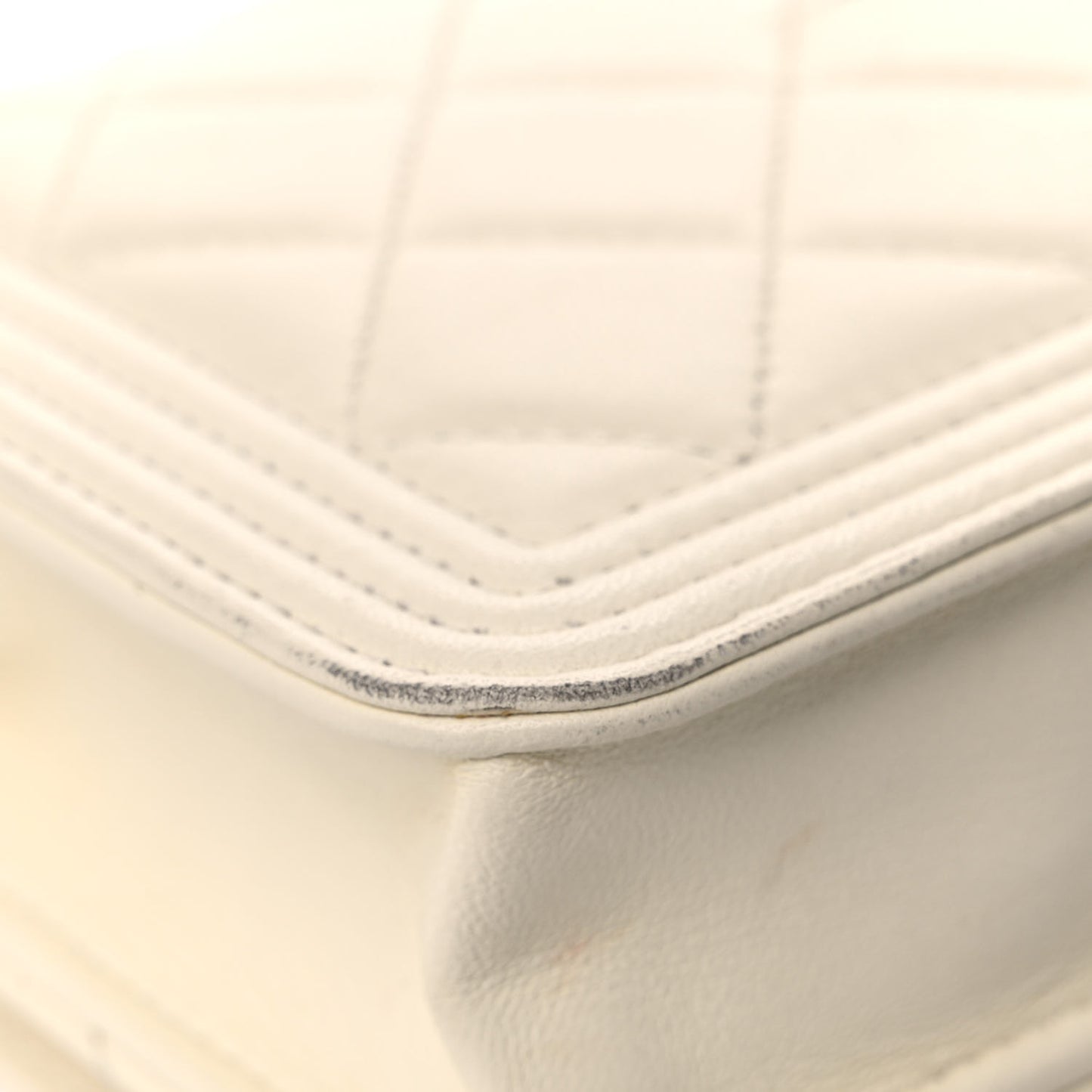 Caviar Quilted Boy Wallet On Chain WOC White