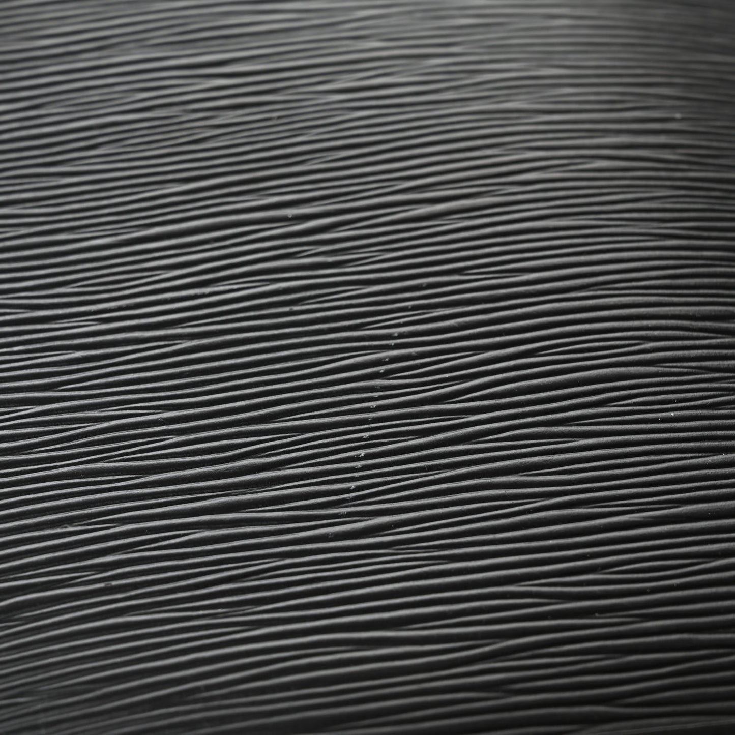 Epi Saint Jacques PM Long Straps Black