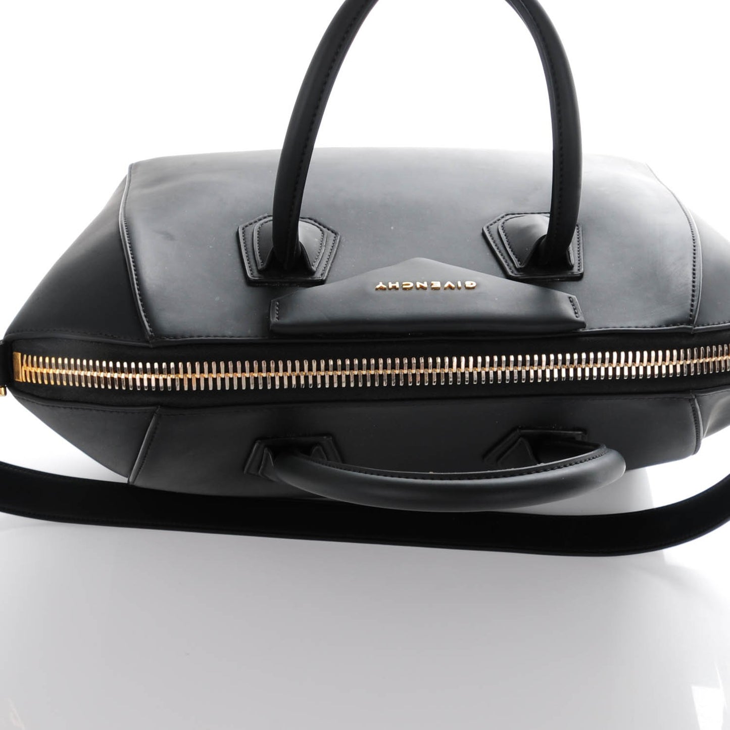Rubber Effect Calfskin Medium Antigona Black