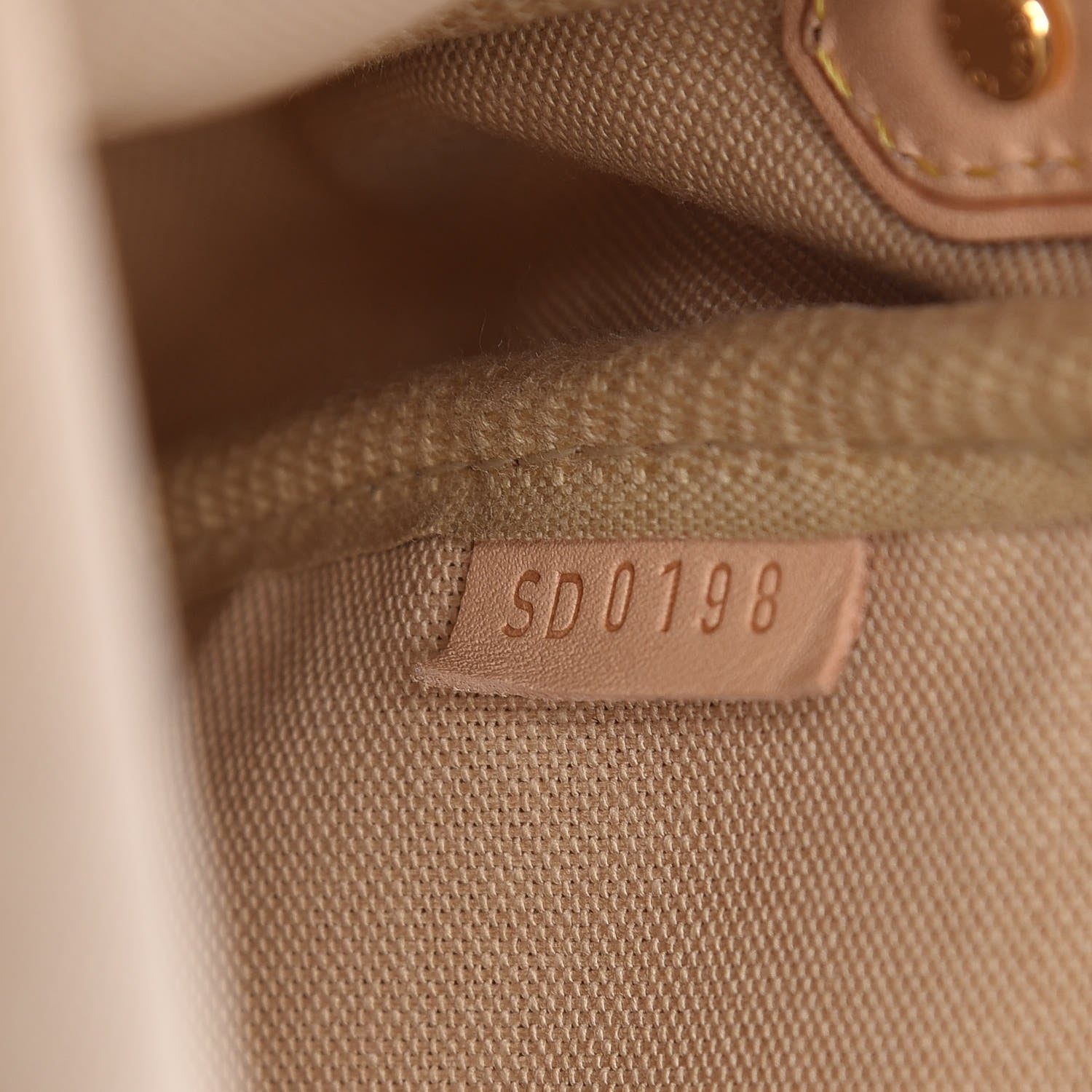 Louis Vuitton Damier Azur Favorite MM 8 of 10