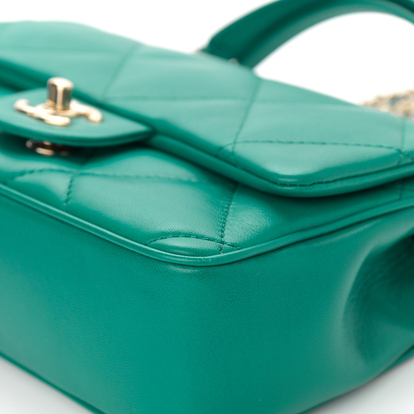 Lambskin Quilted Small Easy Carry Flap Green