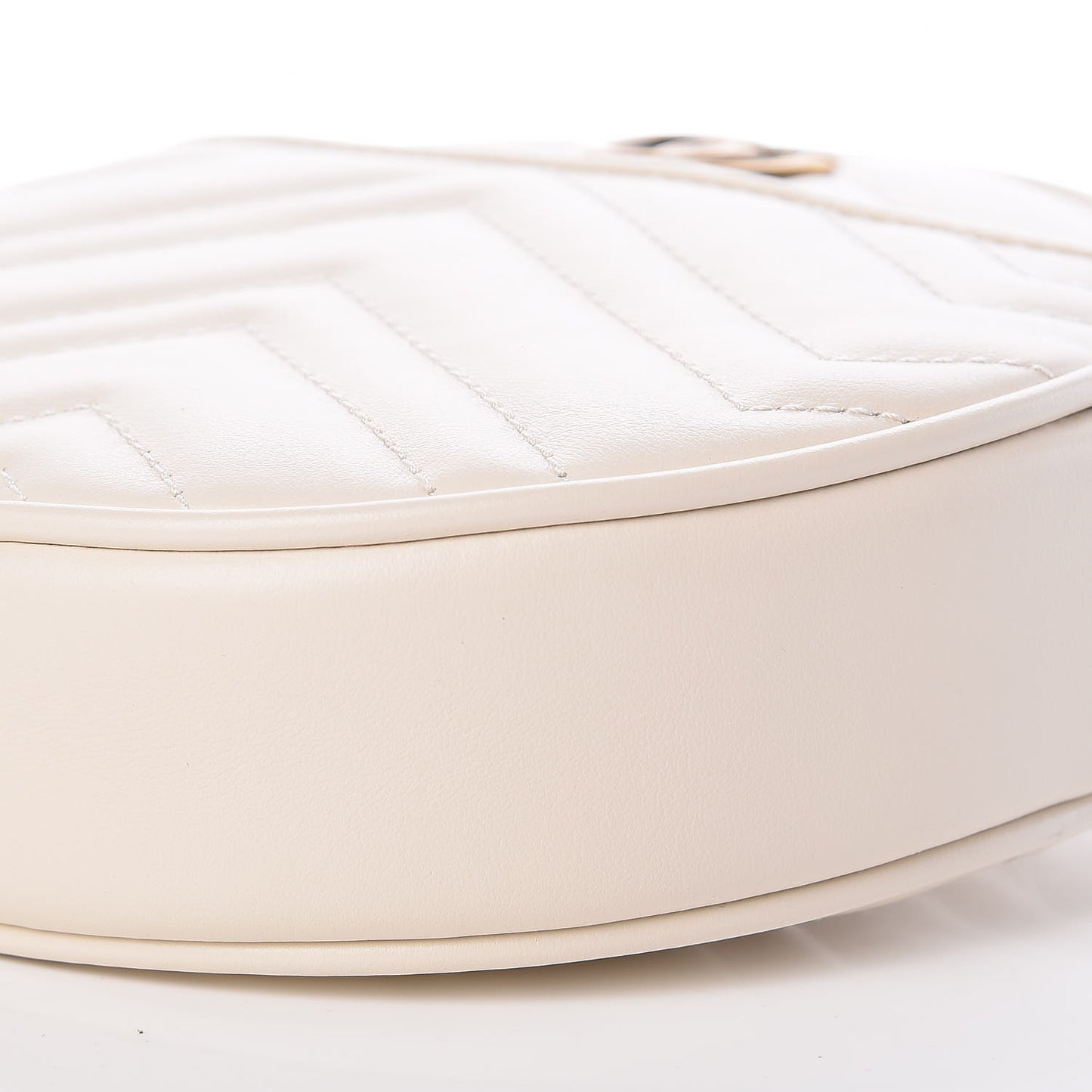 Calfskin Matelasse GG Marmont Round Wrist Wallet Mystic White