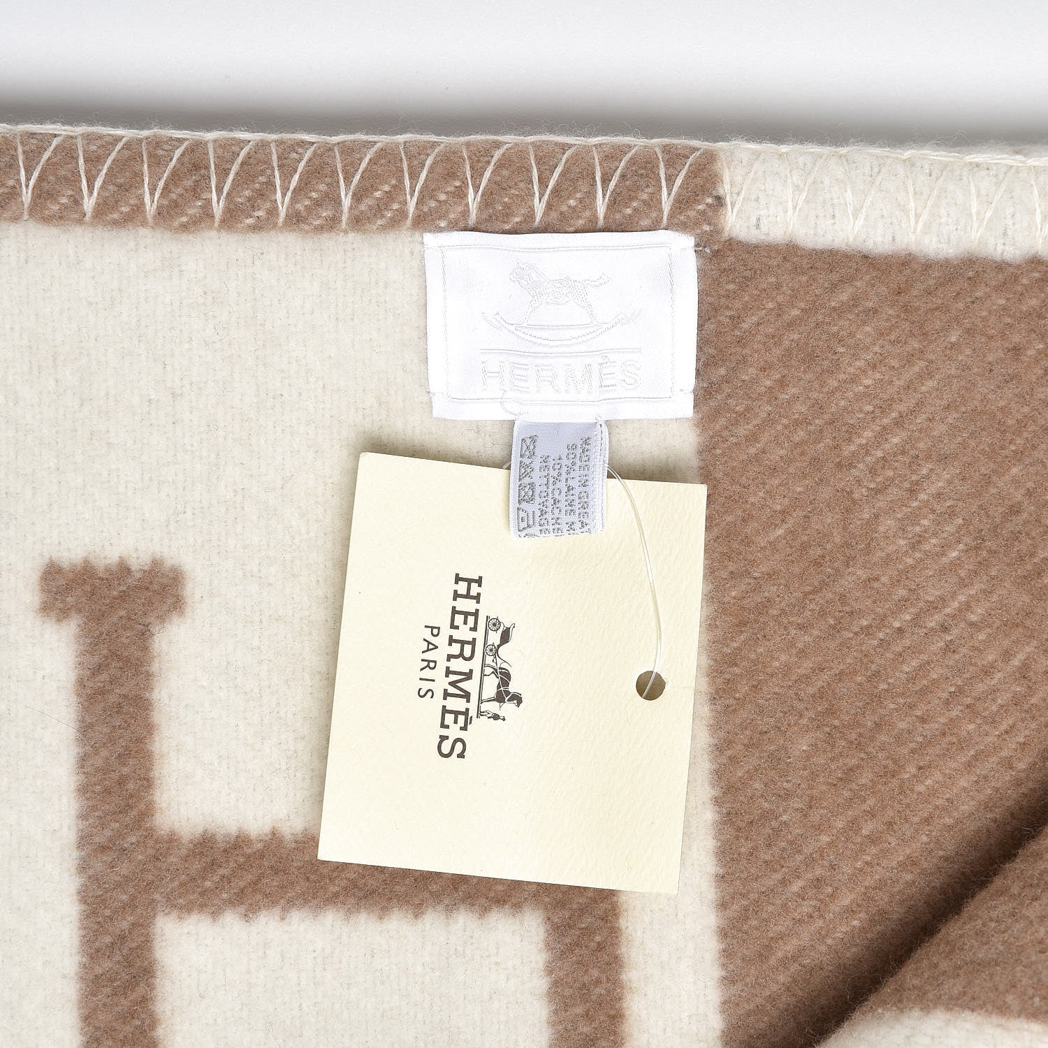 Hermes Wool Cashmere Avalon Baby Blanket Noisette Moyen White 4 of 4