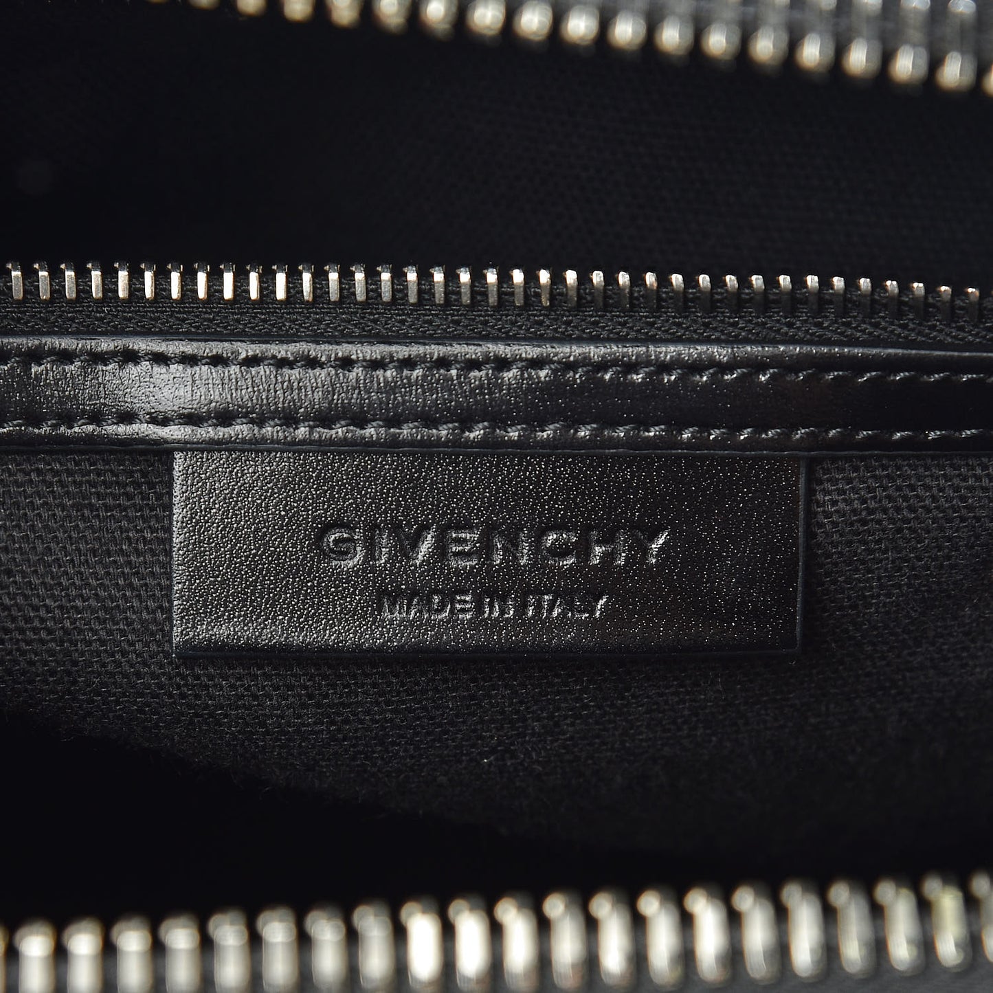 Shiny Lord Calfskin Medium Antigona Black