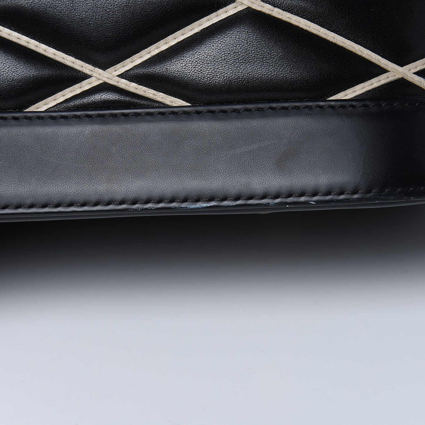 Lambskin Malletage Alma PM Black