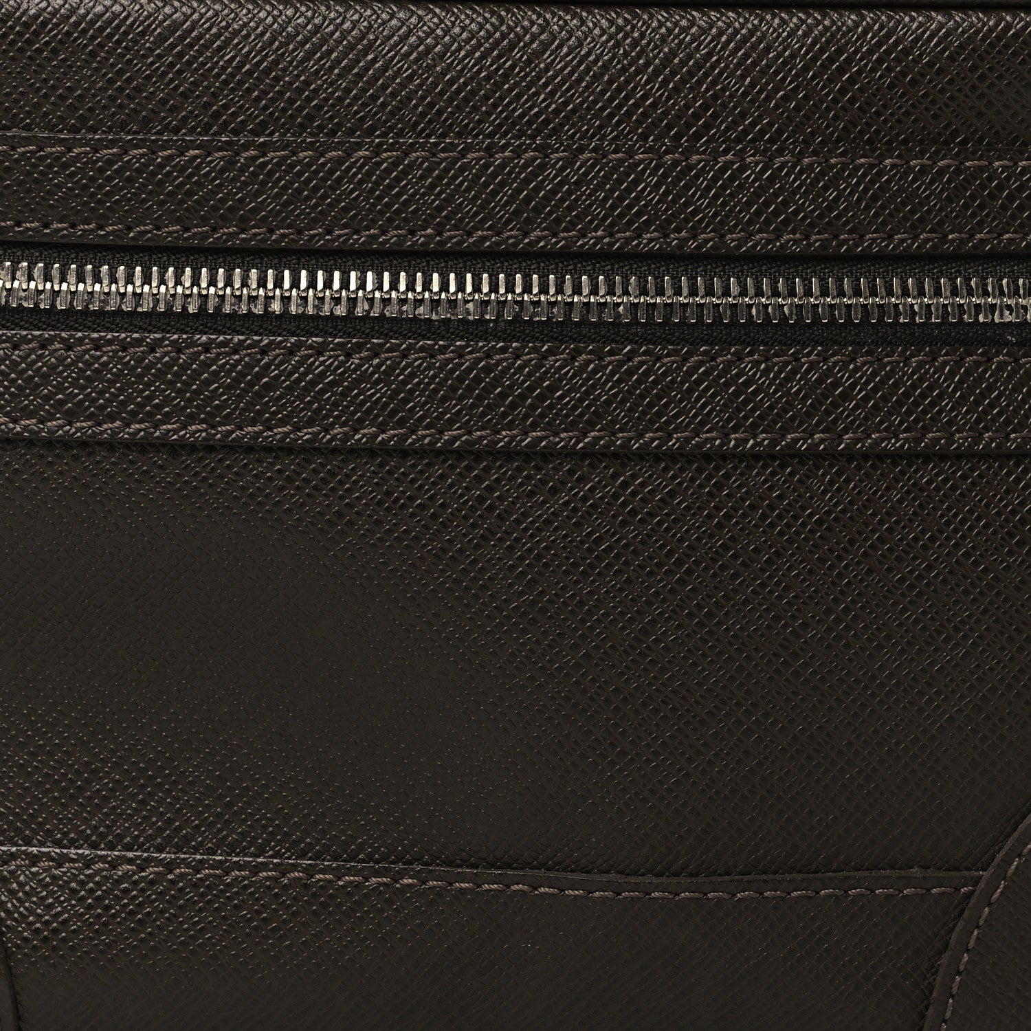 Louis Vuitton Taiga Pavel Grizzli 7 of 9