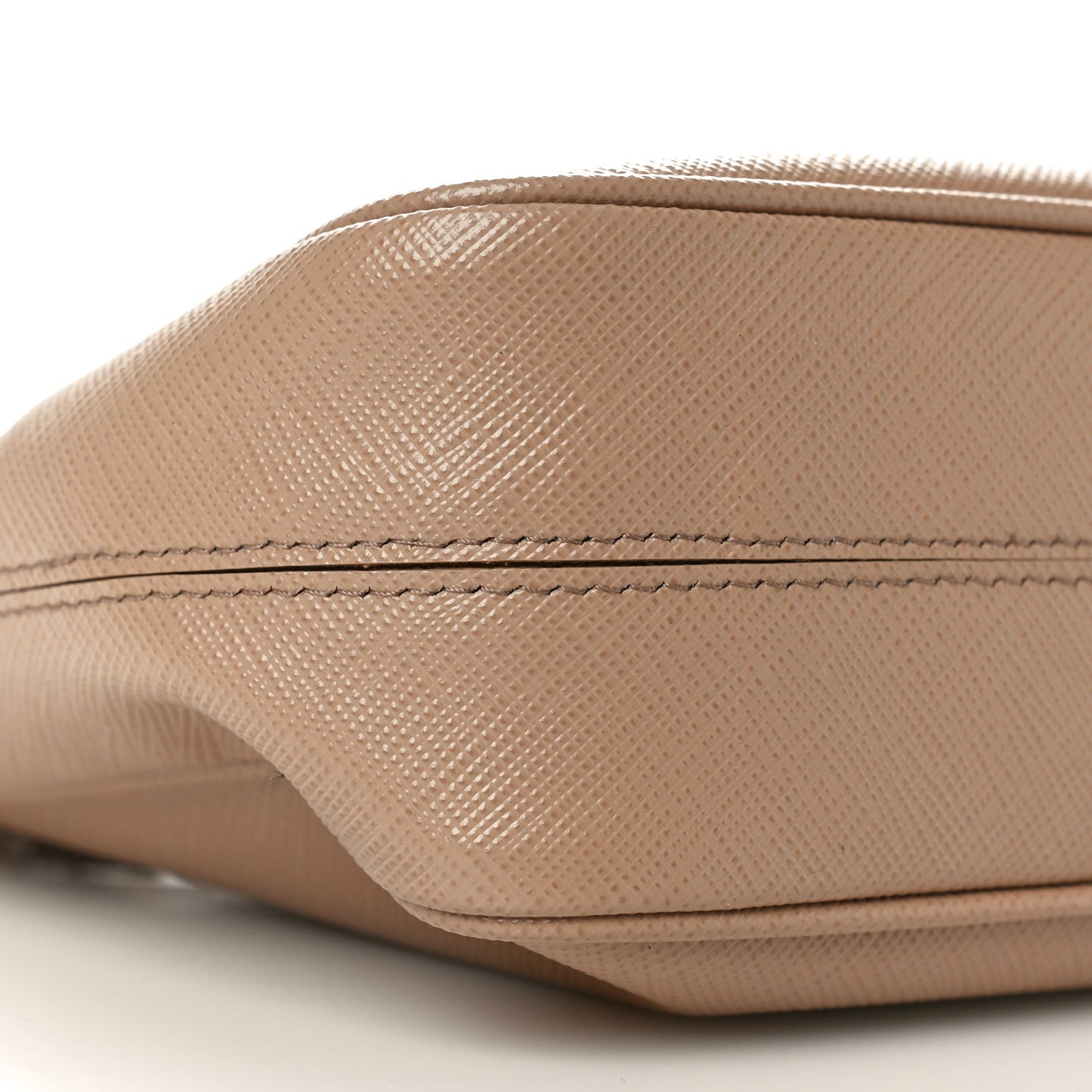 Saffiano Lux Re-Edition 2005 Shoulder Bag Cammeo