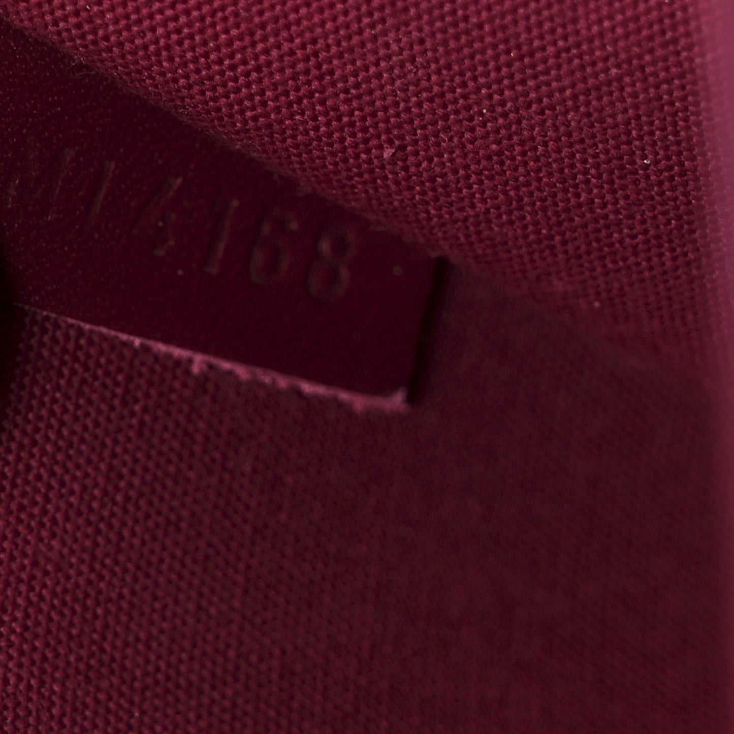 Vernis Felicie Chain Wallet Magenta