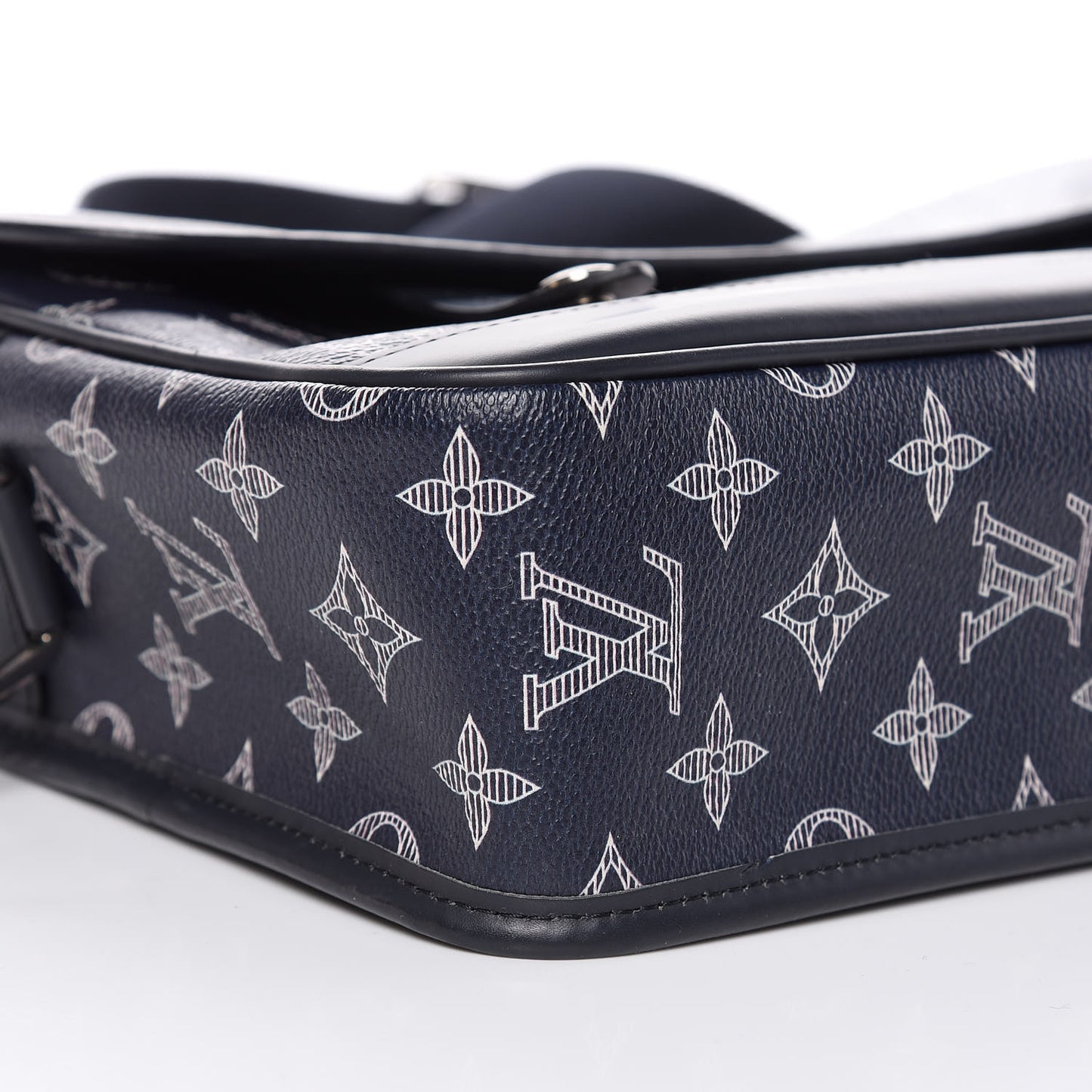 Savane Monogram Chapman Messenger PM Encre