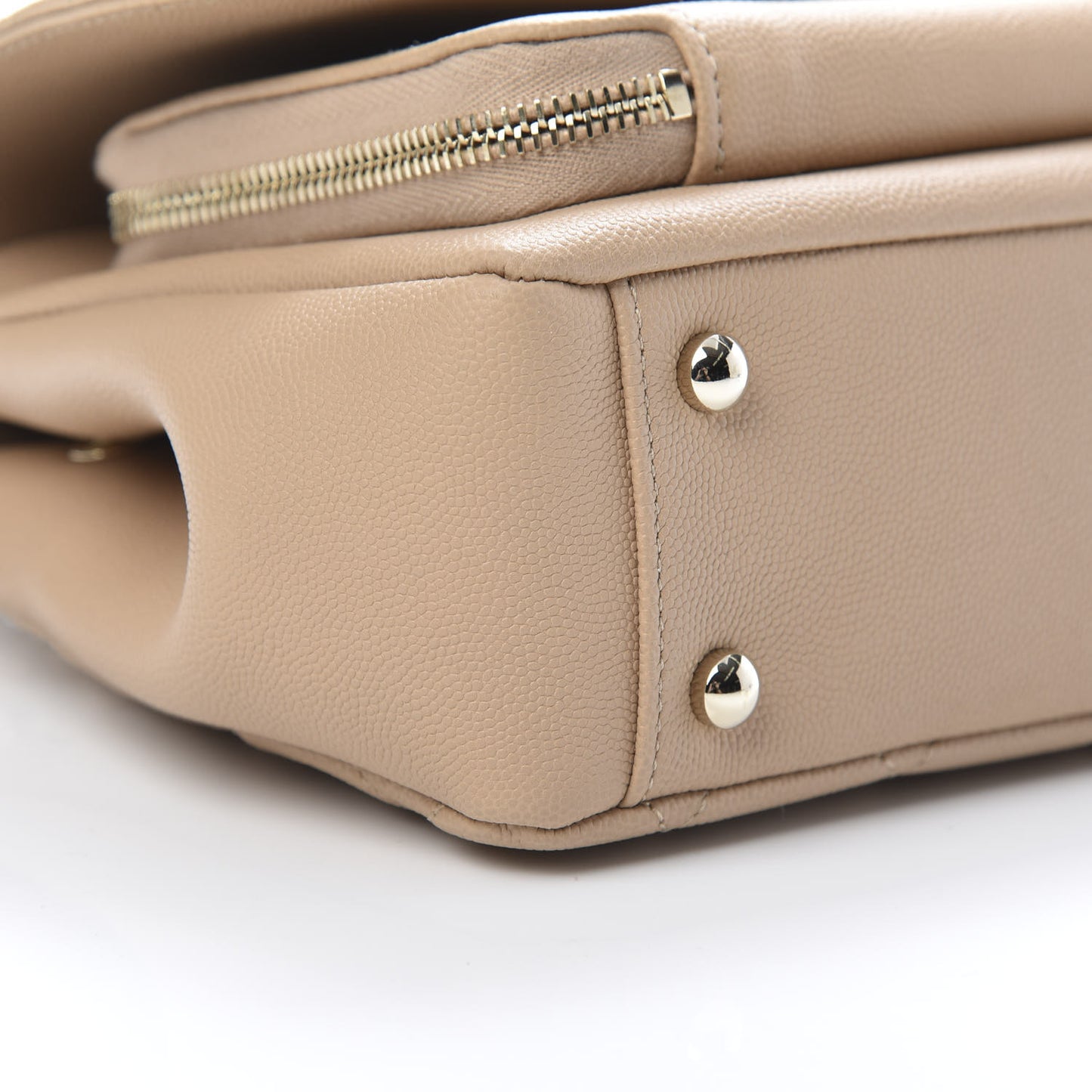 Caviar Quilted Medium Business Affinity Flap Beige