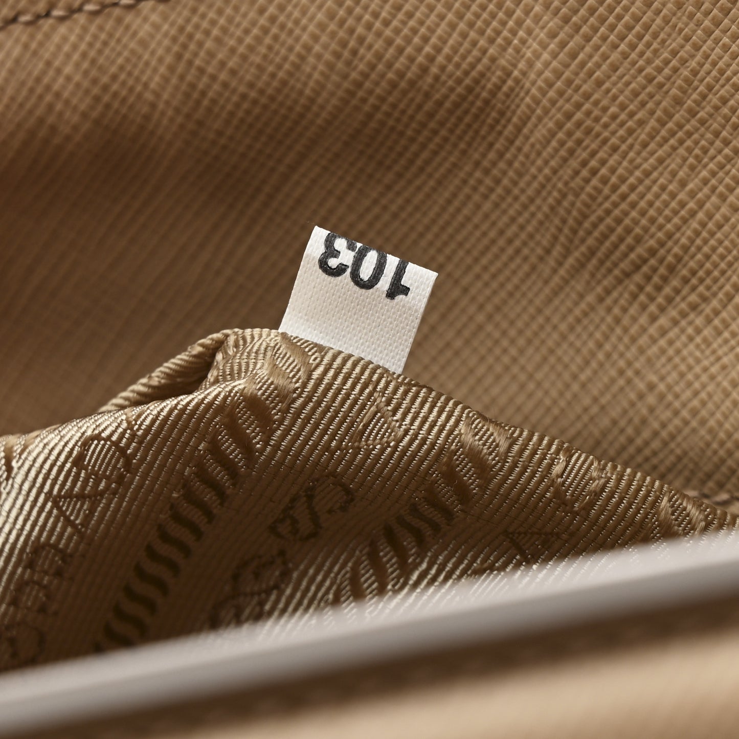 Saffiano Lux Parabole Tote Sabbia