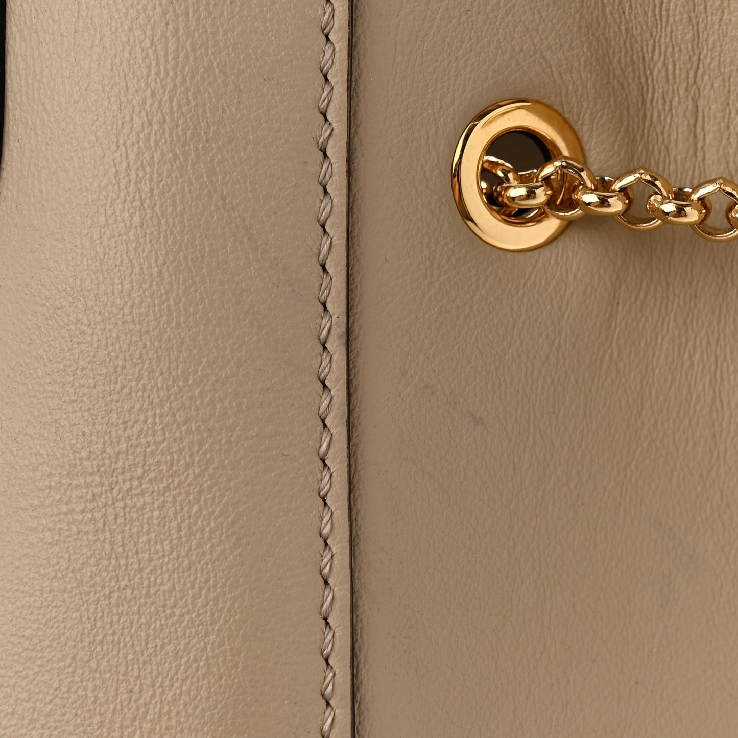 Vitello Grace King Karligraphy Chain Bucket Bag Nuvola Praline