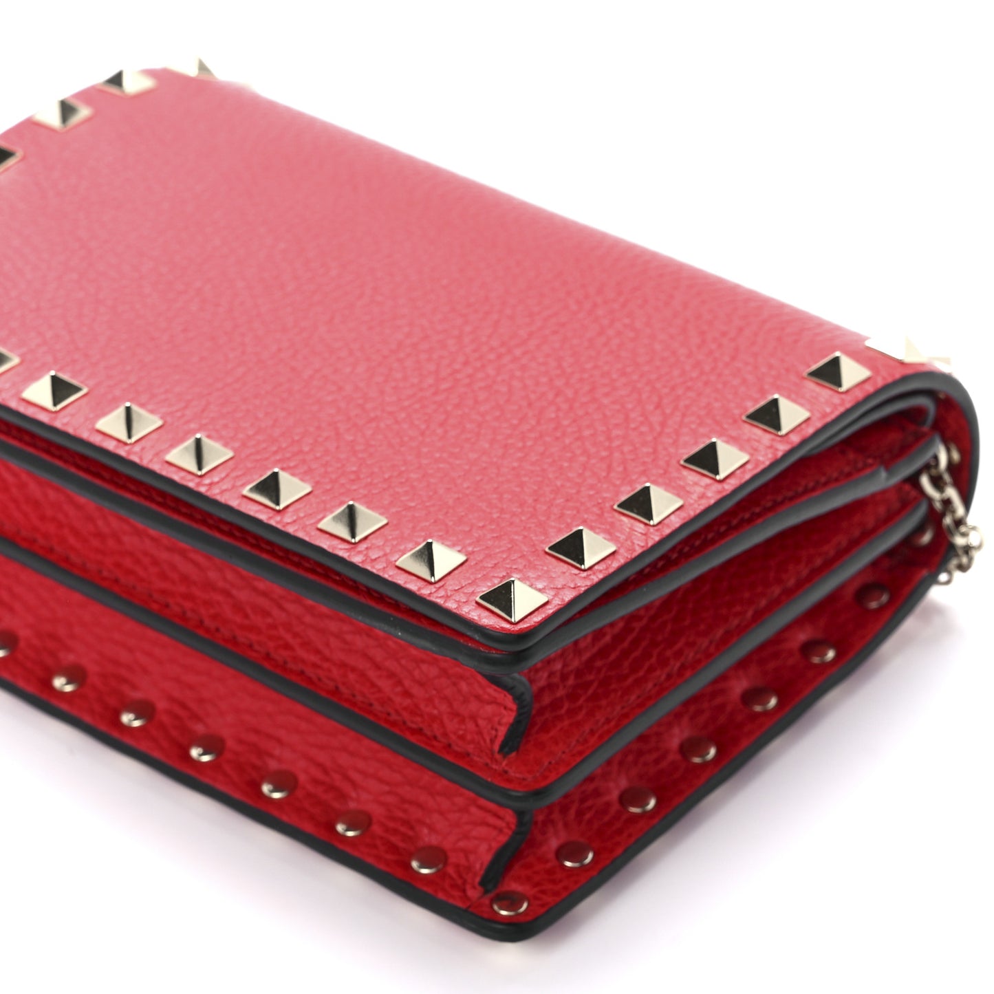 Pebbled Calfskin Rockstud Wallet on Chain Rouge Pur