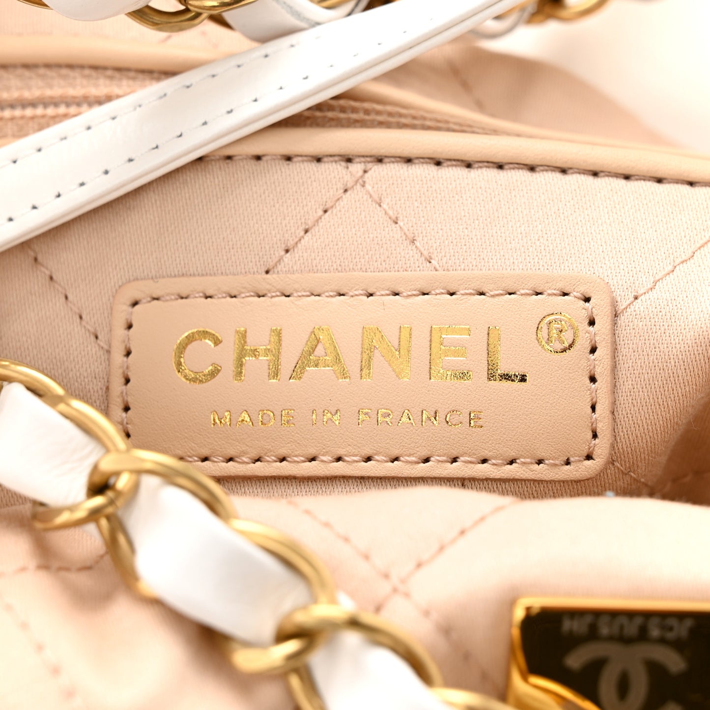 Shiny Calfskin Quilted Chanel 22 White
