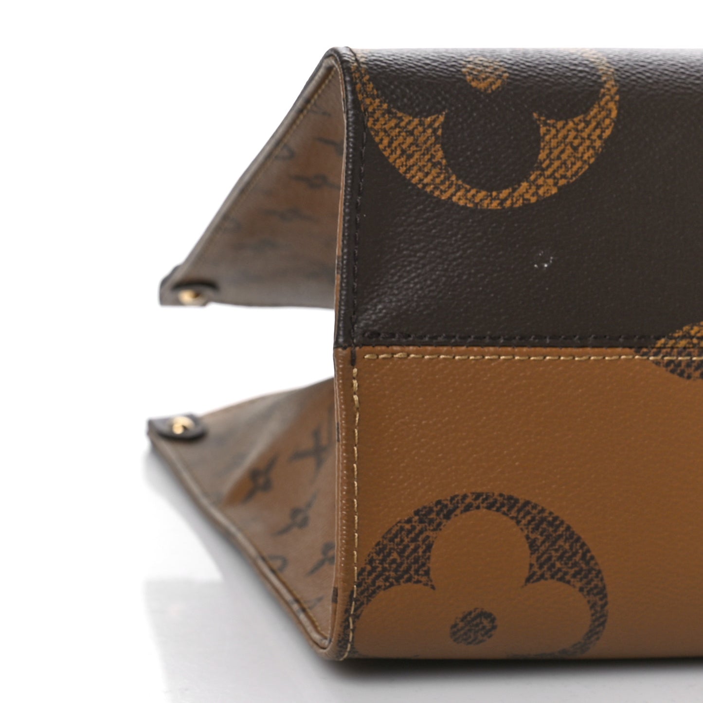 Reverse Monogram Giant Onthego MM