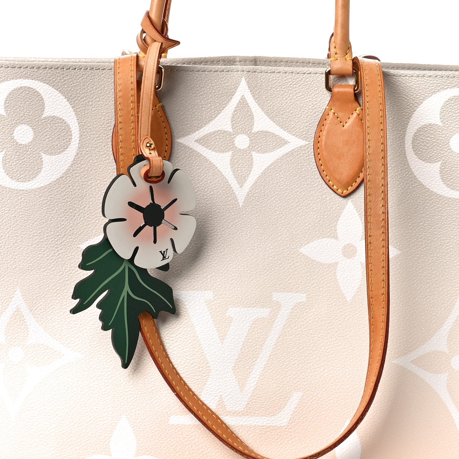 Louis Vuitton Monogram Giant By The Pool OnTheGo GM Brume 7 of 11