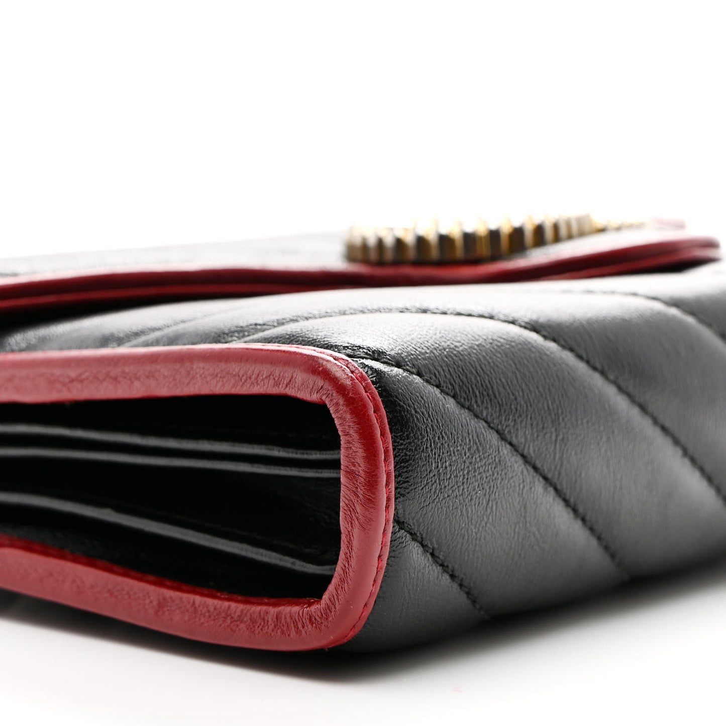 Vintage Effect Calfskin Matelasse Diagonal Torchon GG Marmont Chain Wallet Black Romantic Cherry