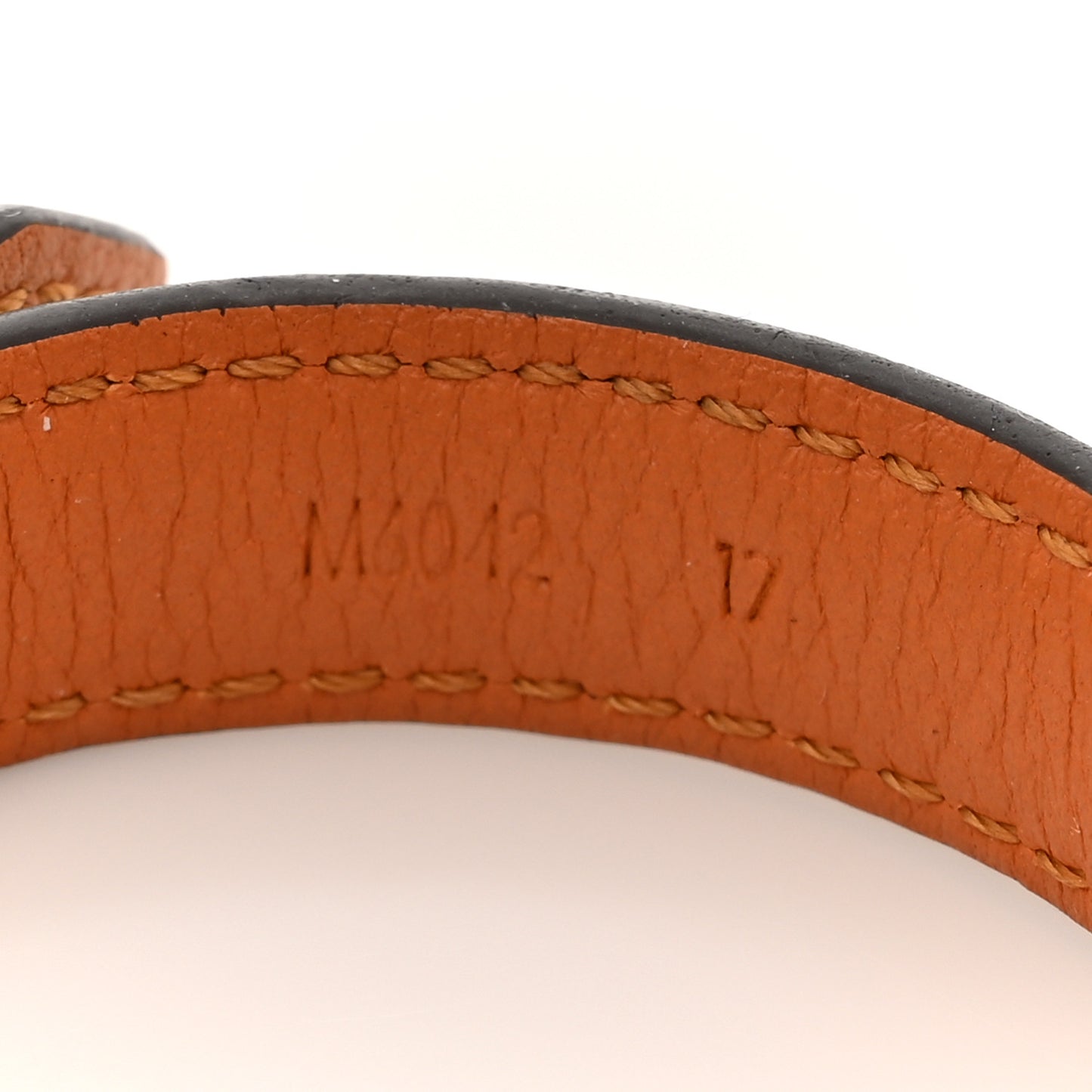 Monogram Essential V Bracelet 17