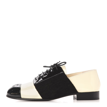 Chanel Patent CC Cap Toe Womens Lace Up Oxfords 35 Black White 1 of 9