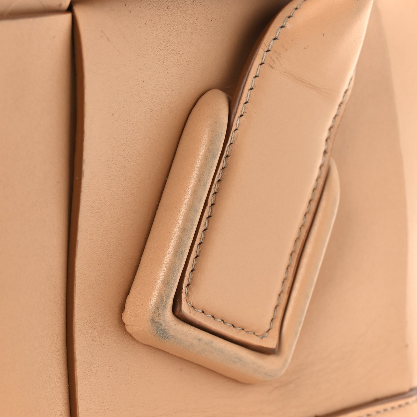 Grained Calfskin Maxi Intrecciato Medium Arco Nude