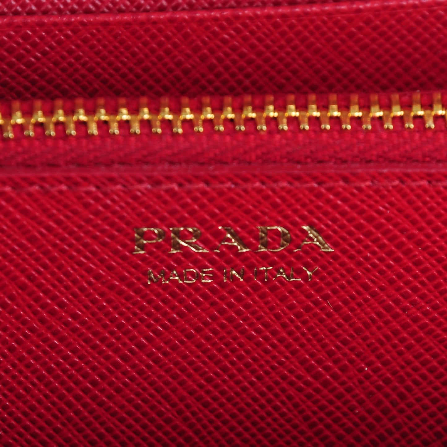 Saffiano Lux Chain Wallet Fuoco