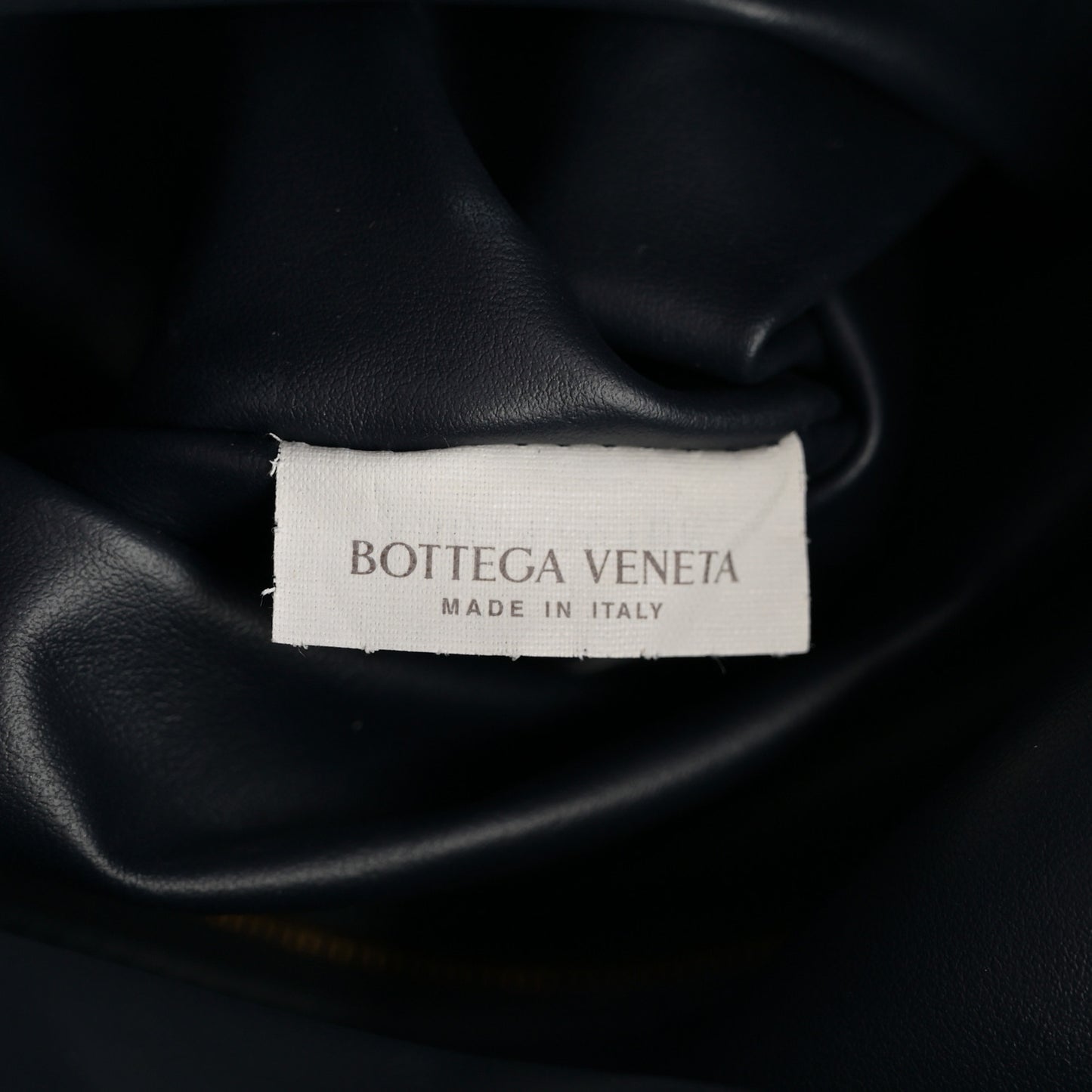 Calfskin Intrecciato Large Hop Space