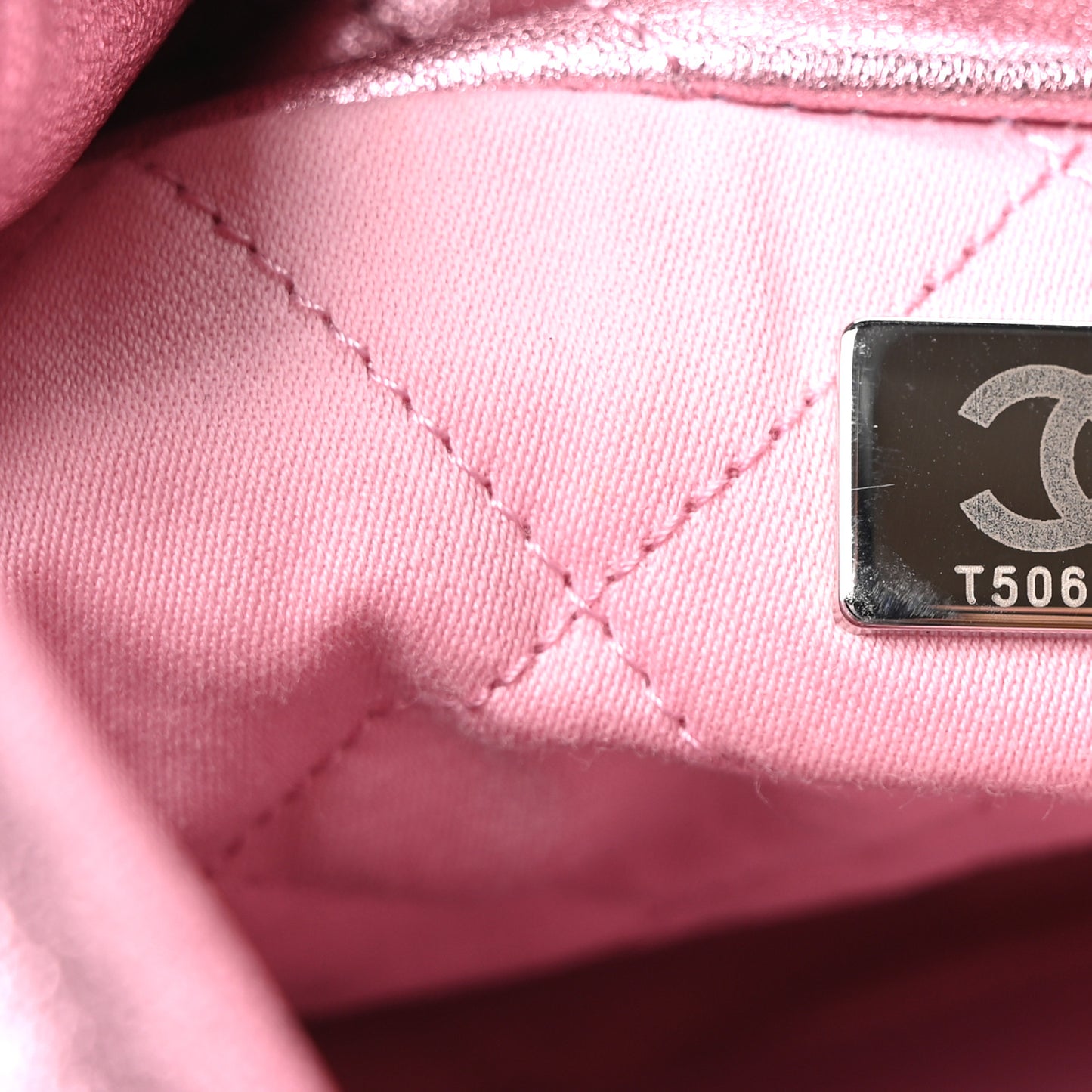 Metallic Lambskin Lacquered Monochrome Quilted Mini Chanel 22 Pink