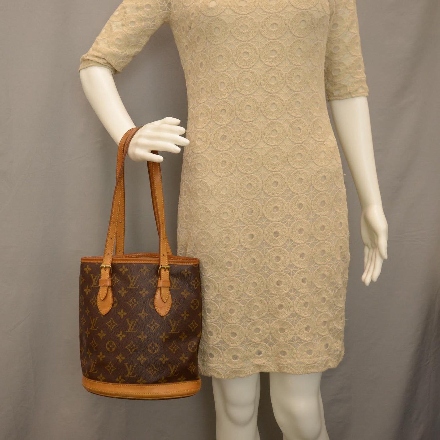 Monogram Petit Bucket 23