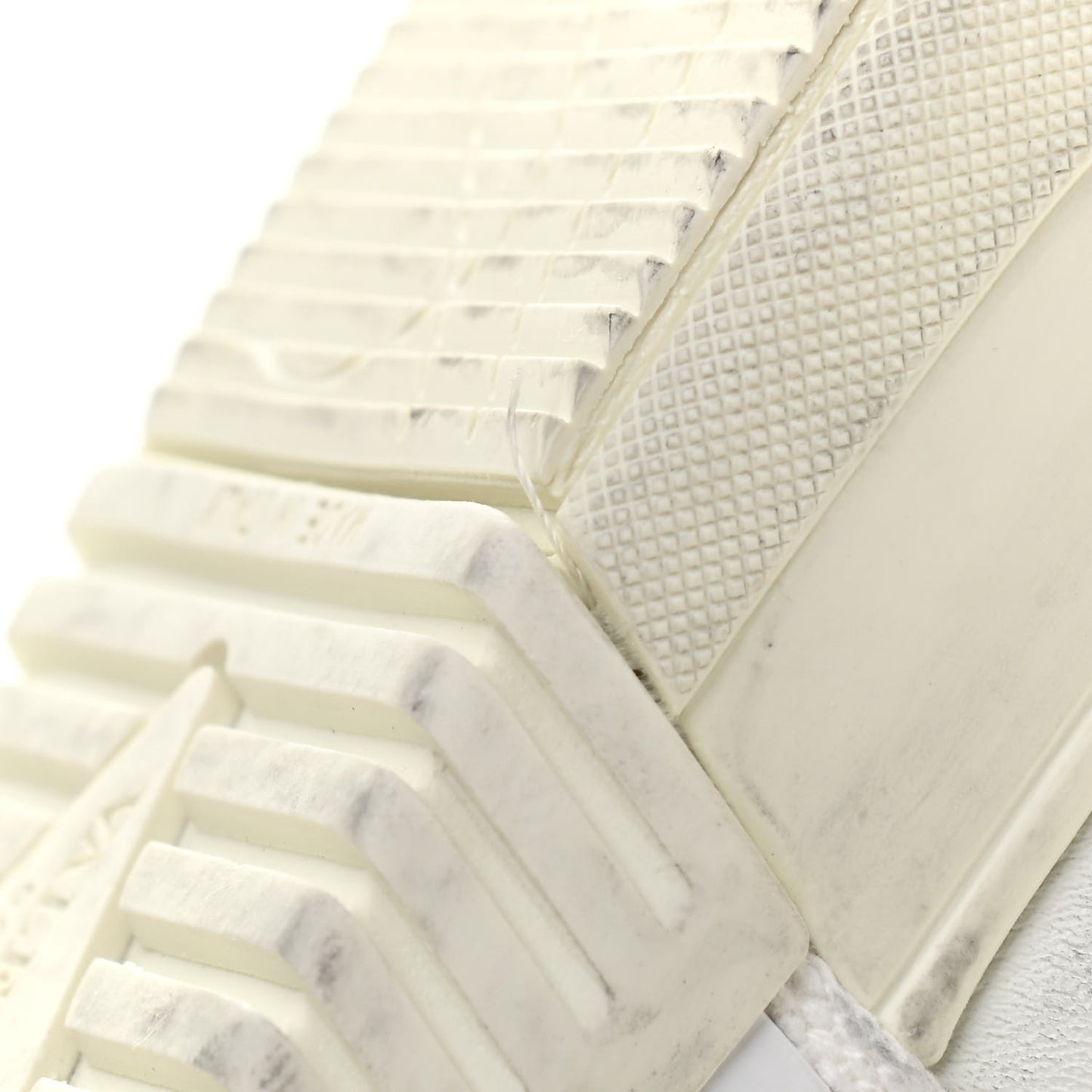 Calfskin Womens VL7N Sneakers 37.5 White Ice