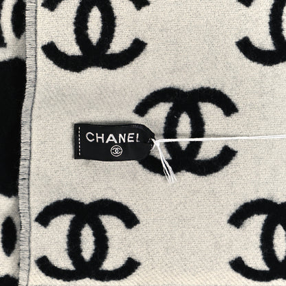 Chanel Cashmere Wool CC Scarf Grey White 3 of 4