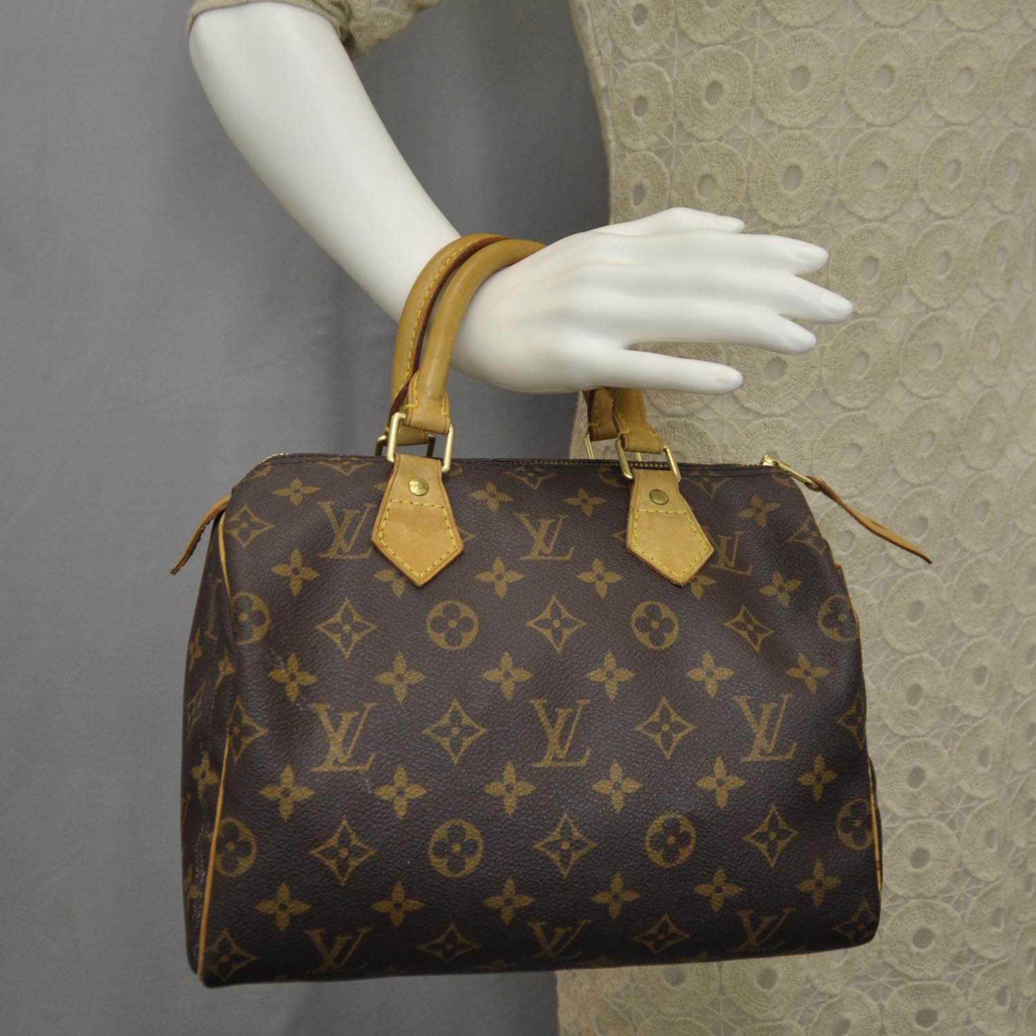 Louis Vuitton Monogram Speedy 25 2 of 8
