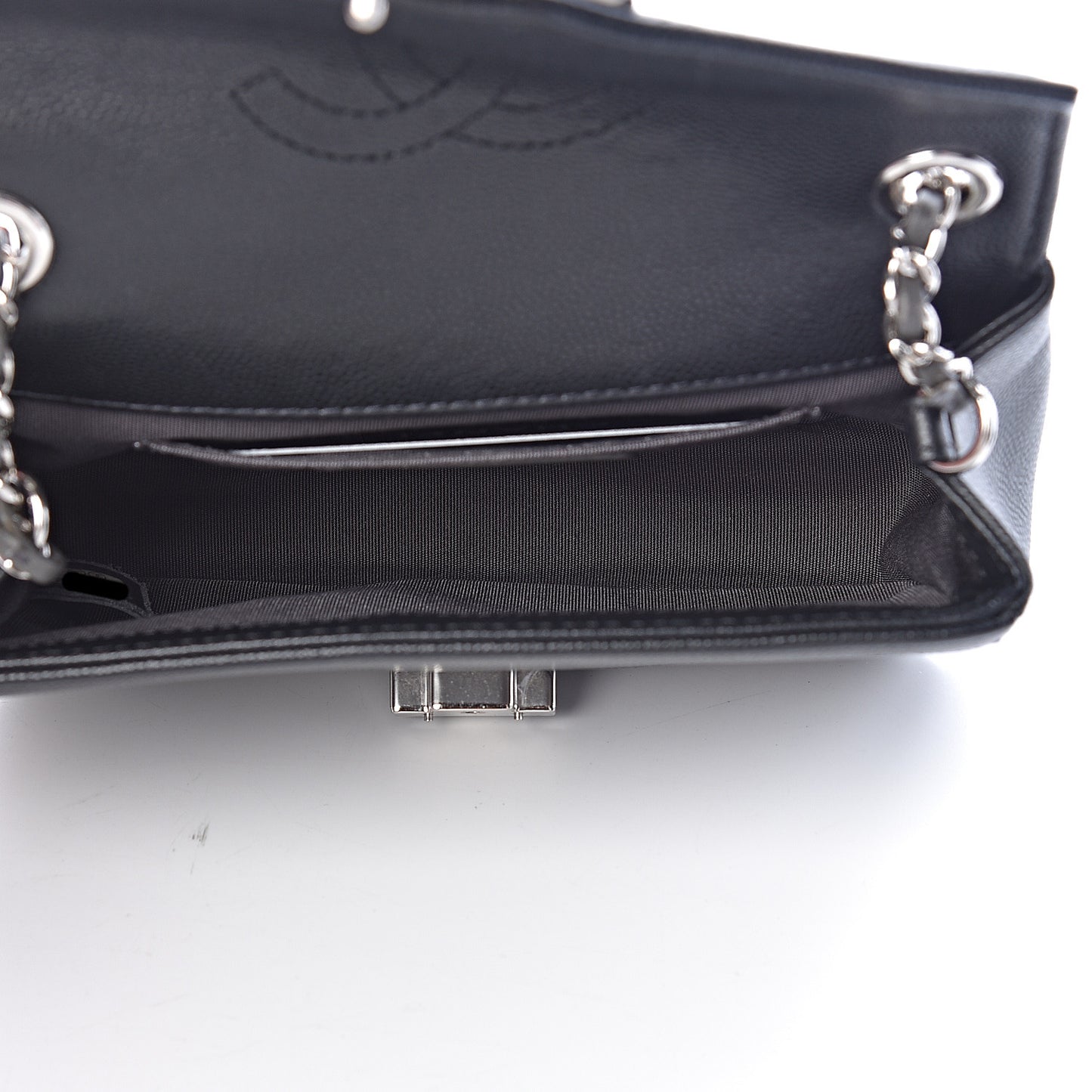 Caviar Macro Chevron Small Single Flap Black