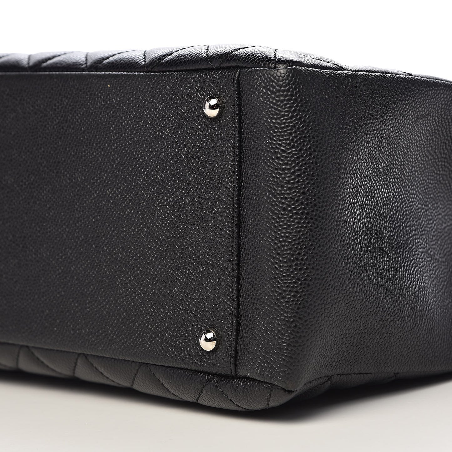 Caviar Quilted XL Grand Shopping Tote GST Black