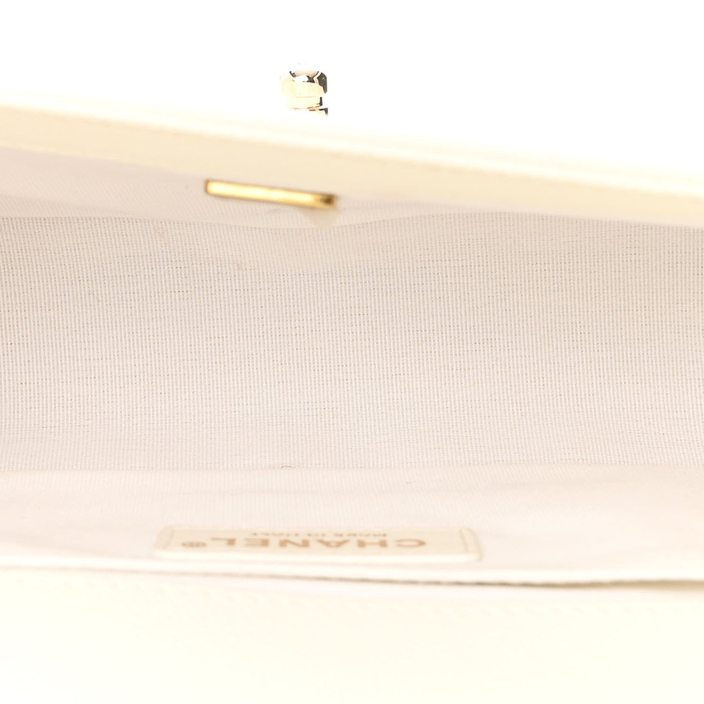 Caviar Quilted Medium Boy Flap White